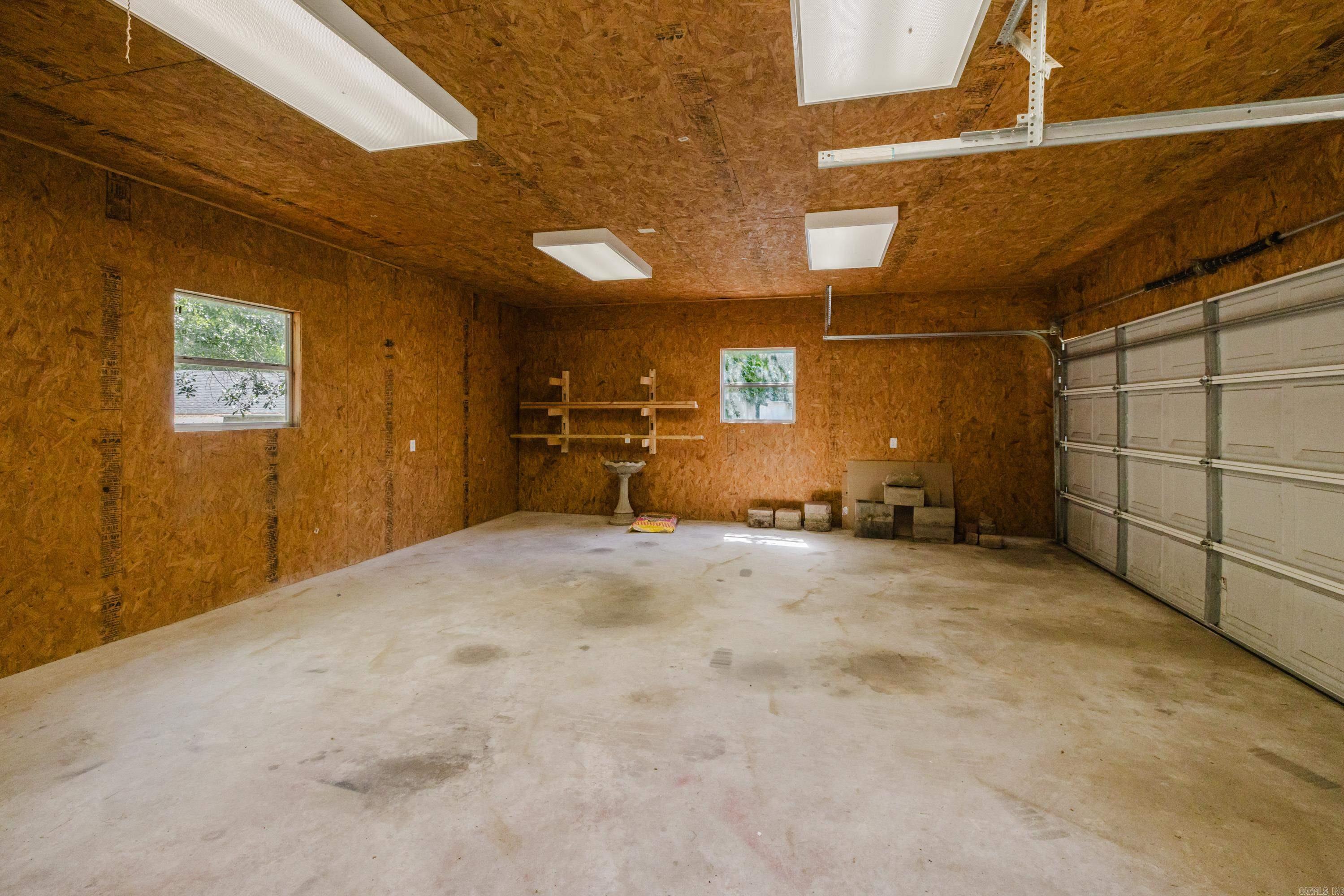 902 Weatherford Property Photo 36