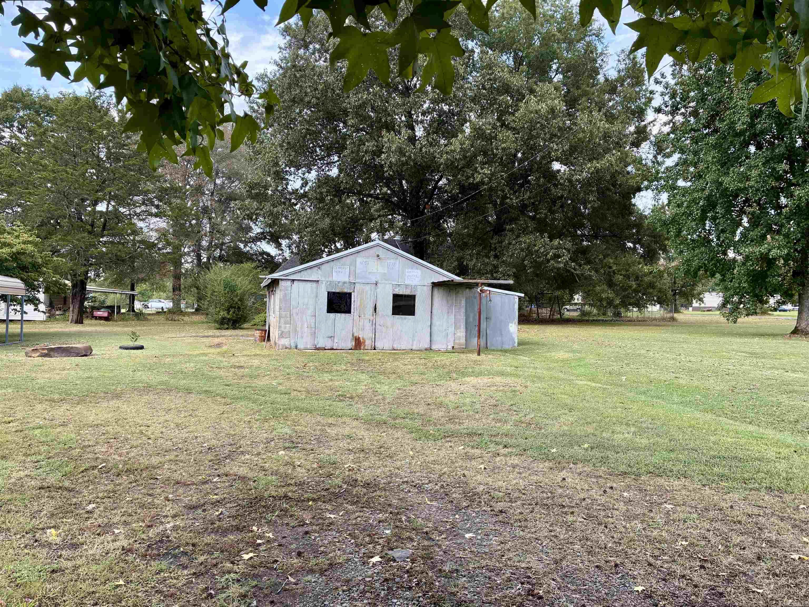 202 E Bennett St. Property Photo 2