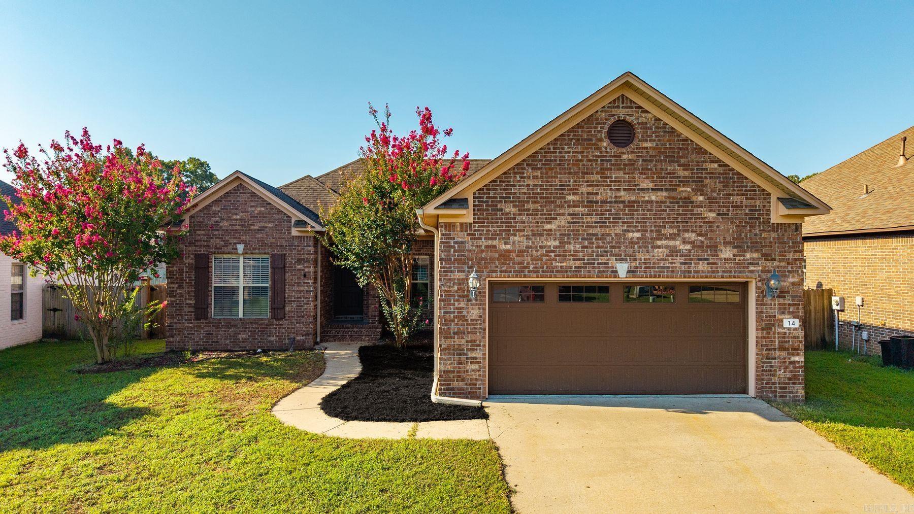 14 Oak Tree Circle Property Photo 1