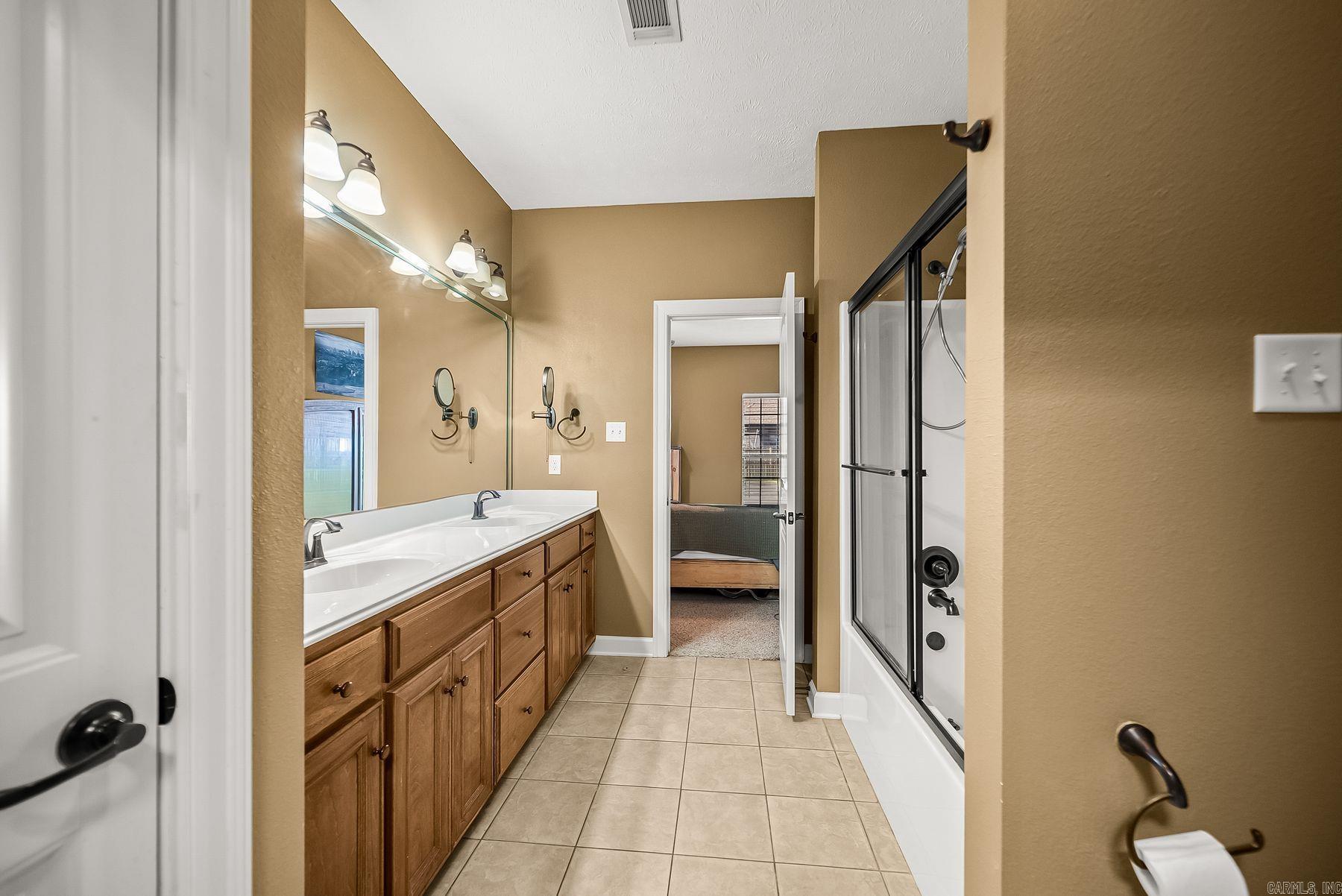 14 Oak Tree Circle Property Photo 18