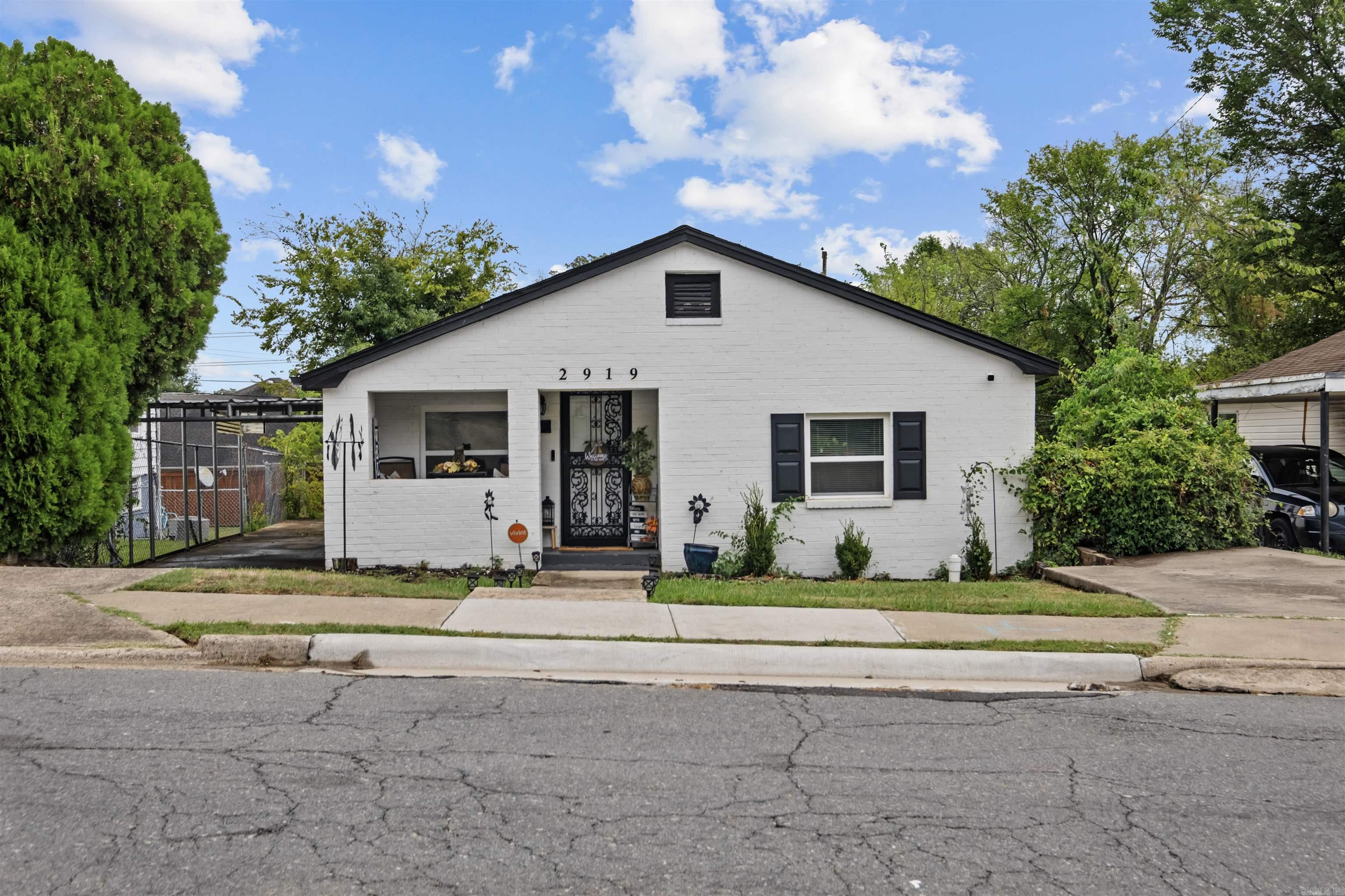 2919 S Spring Street Property Photo 1
