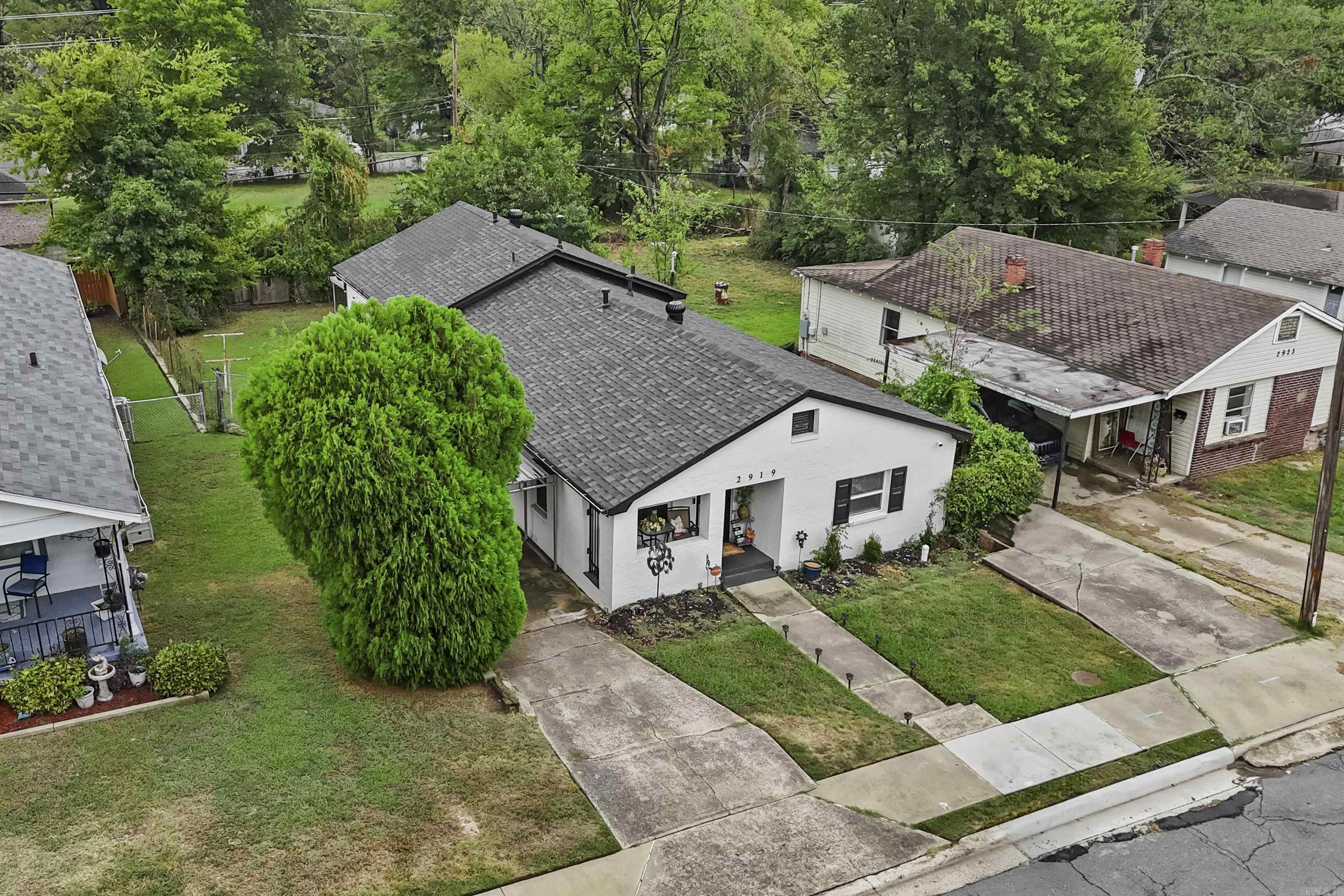 2919 S Spring Street Property Photo 4