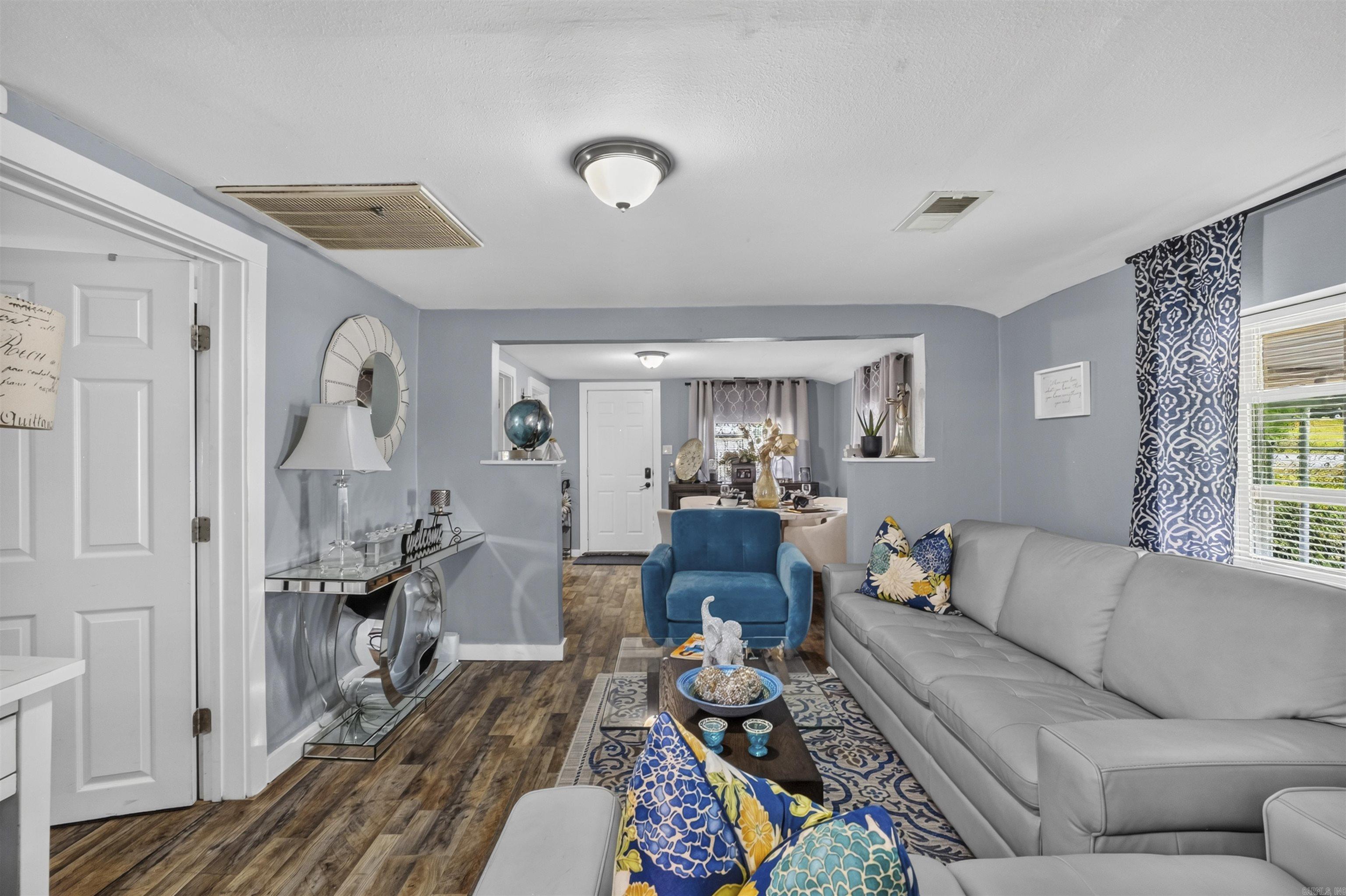 2919 S Spring Street Property Photo 11