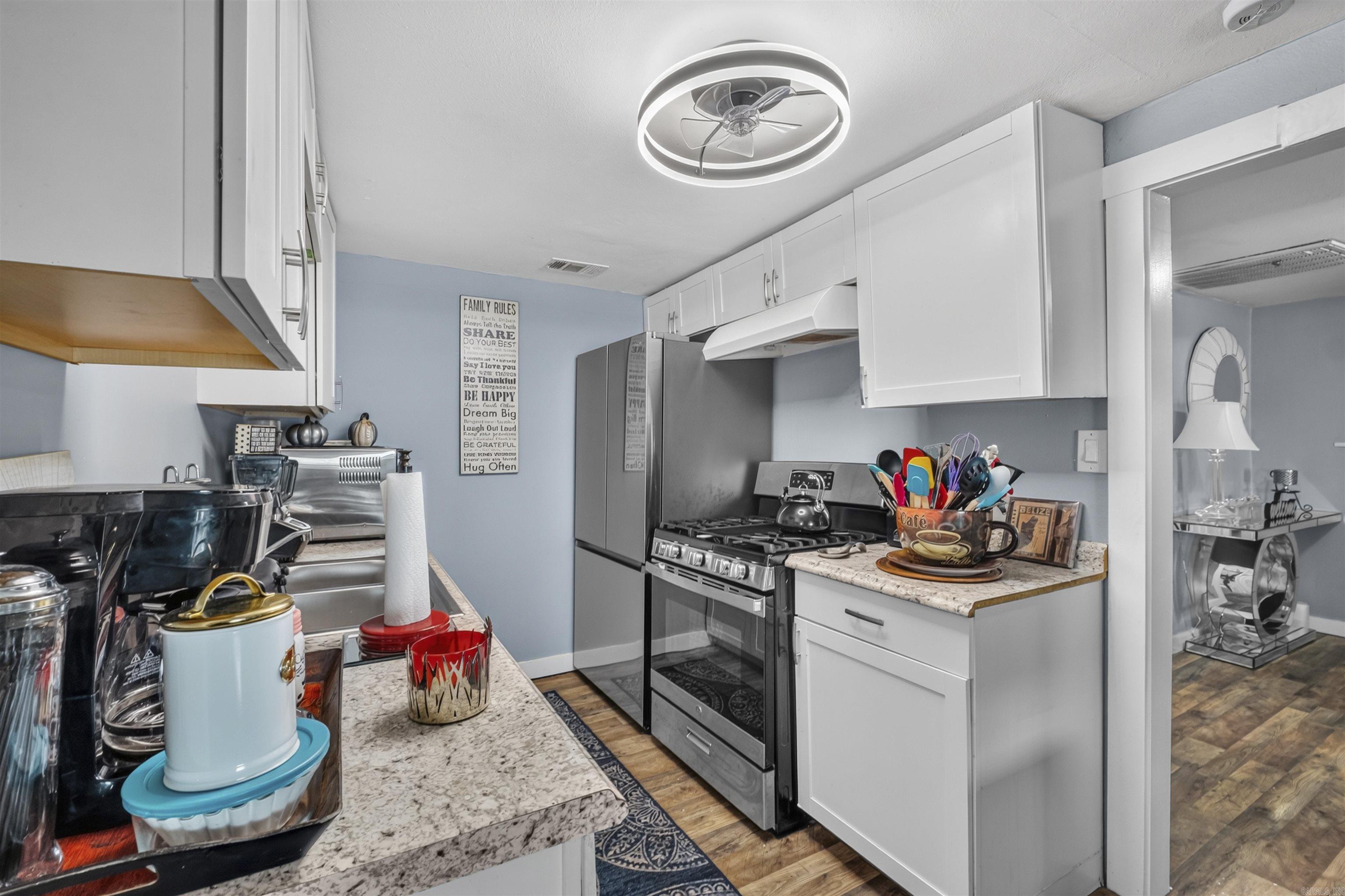 2919 S Spring Street Property Photo 14