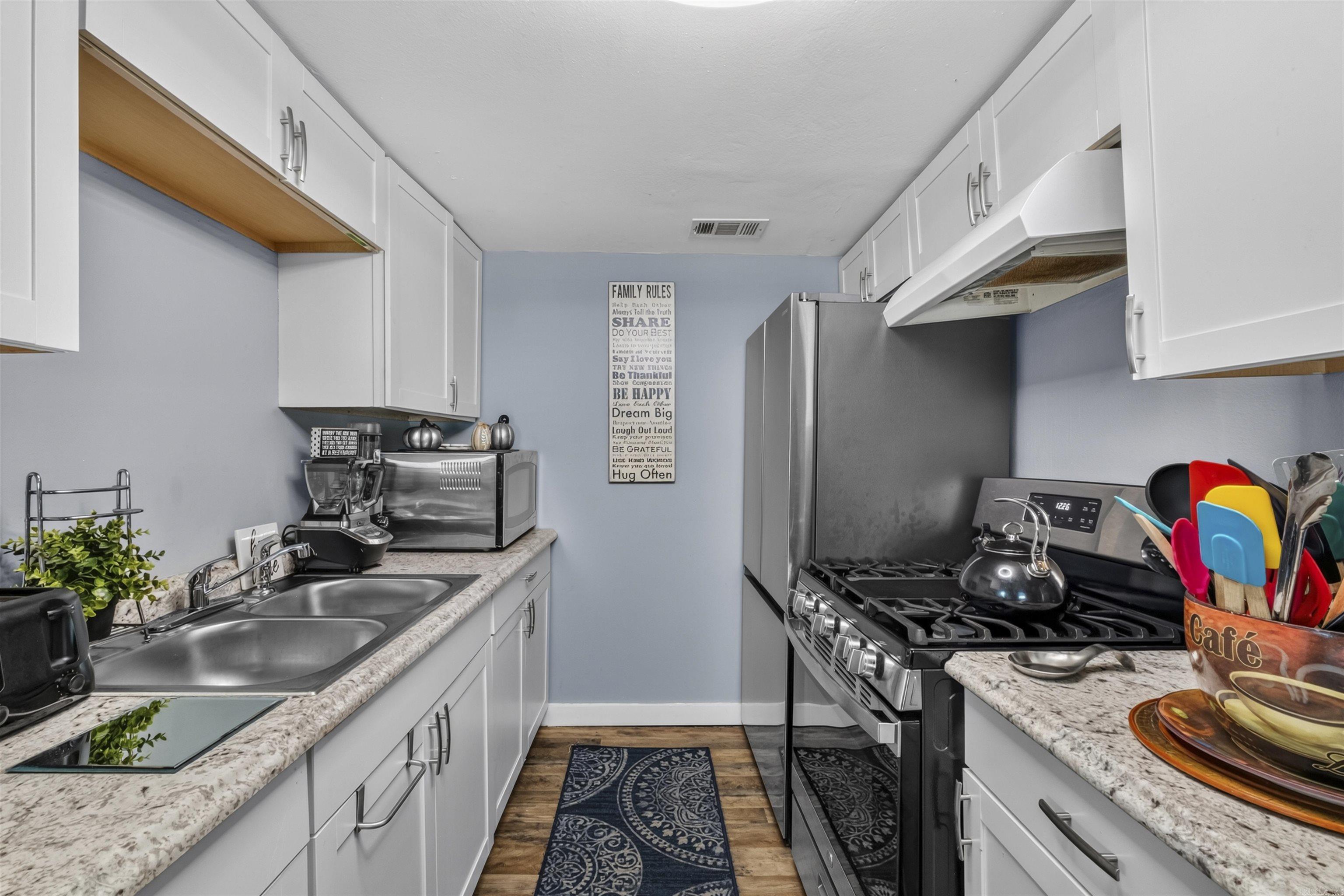2919 S Spring Street Property Photo 15