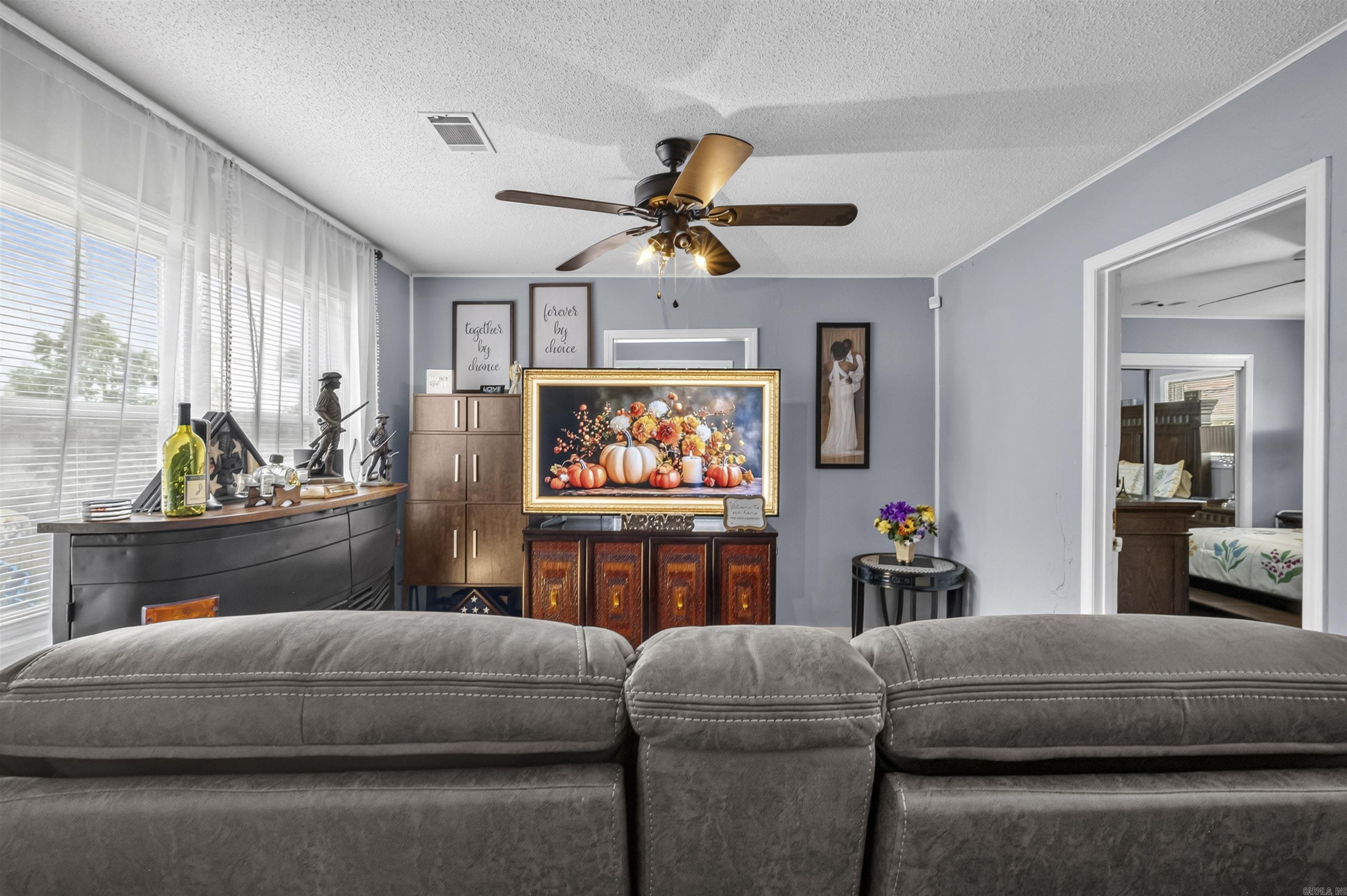 2919 S Spring Street Property Photo 17
