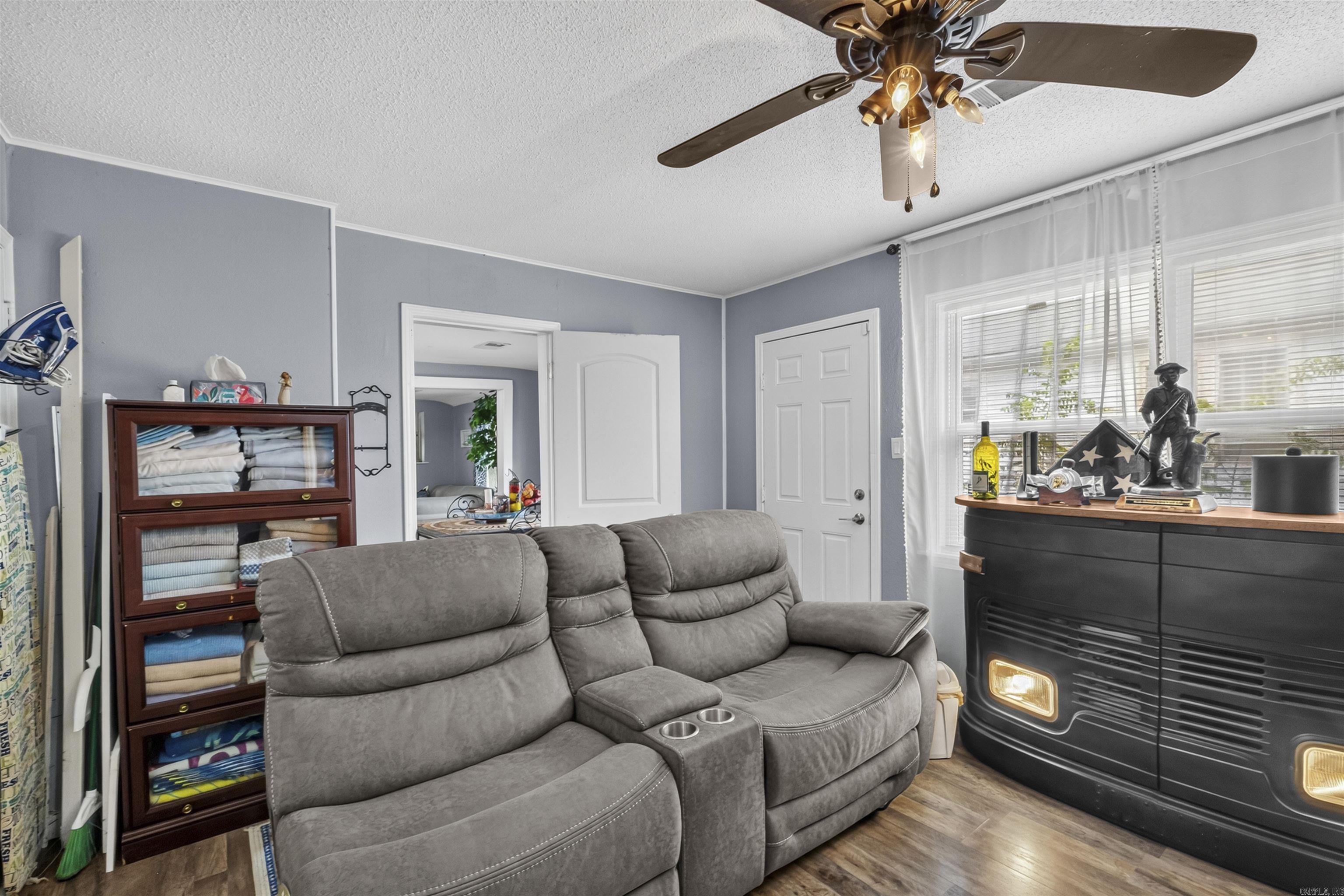 2919 S Spring Street Property Photo 19