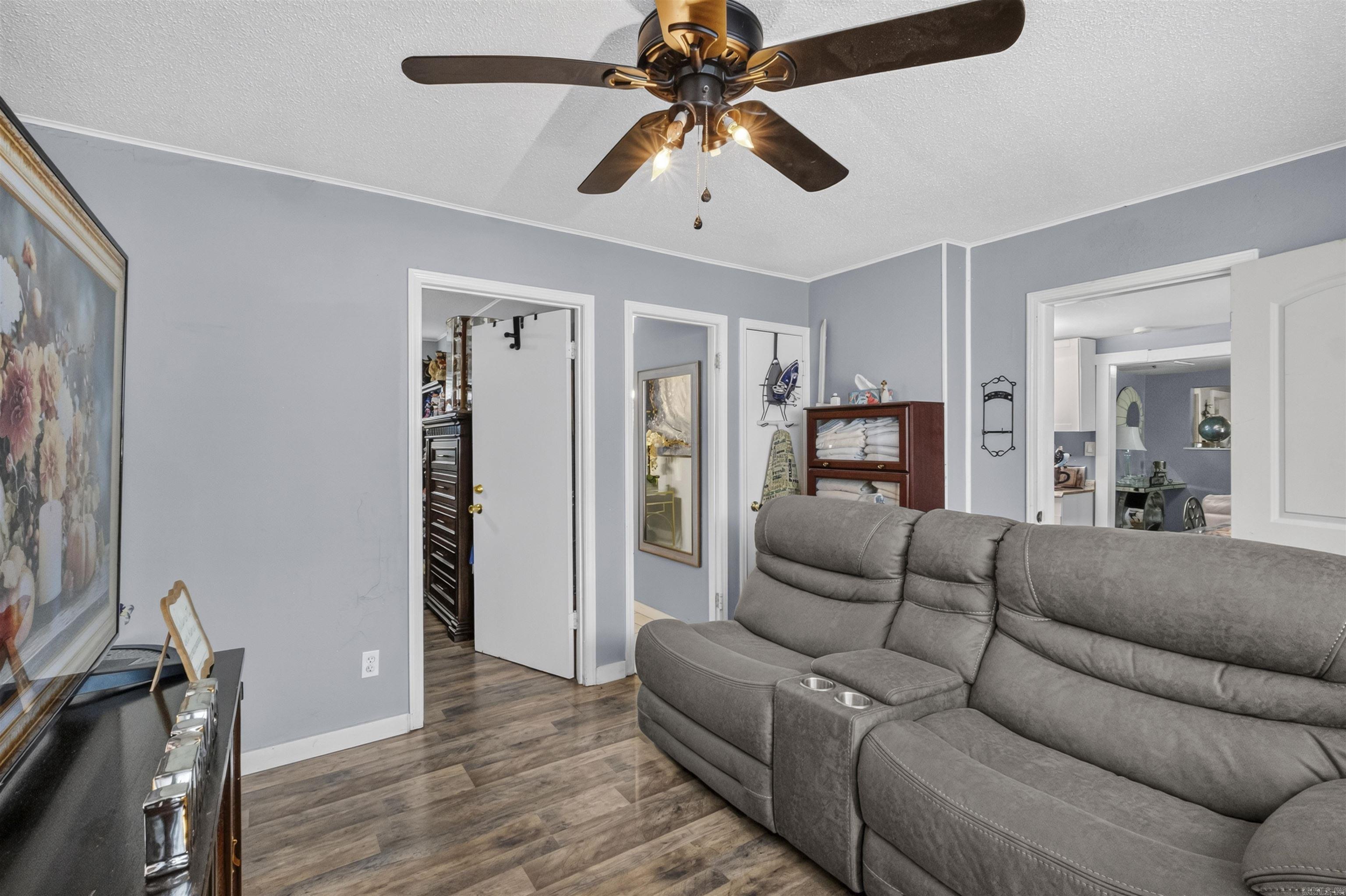 2919 S Spring Street Property Photo 20