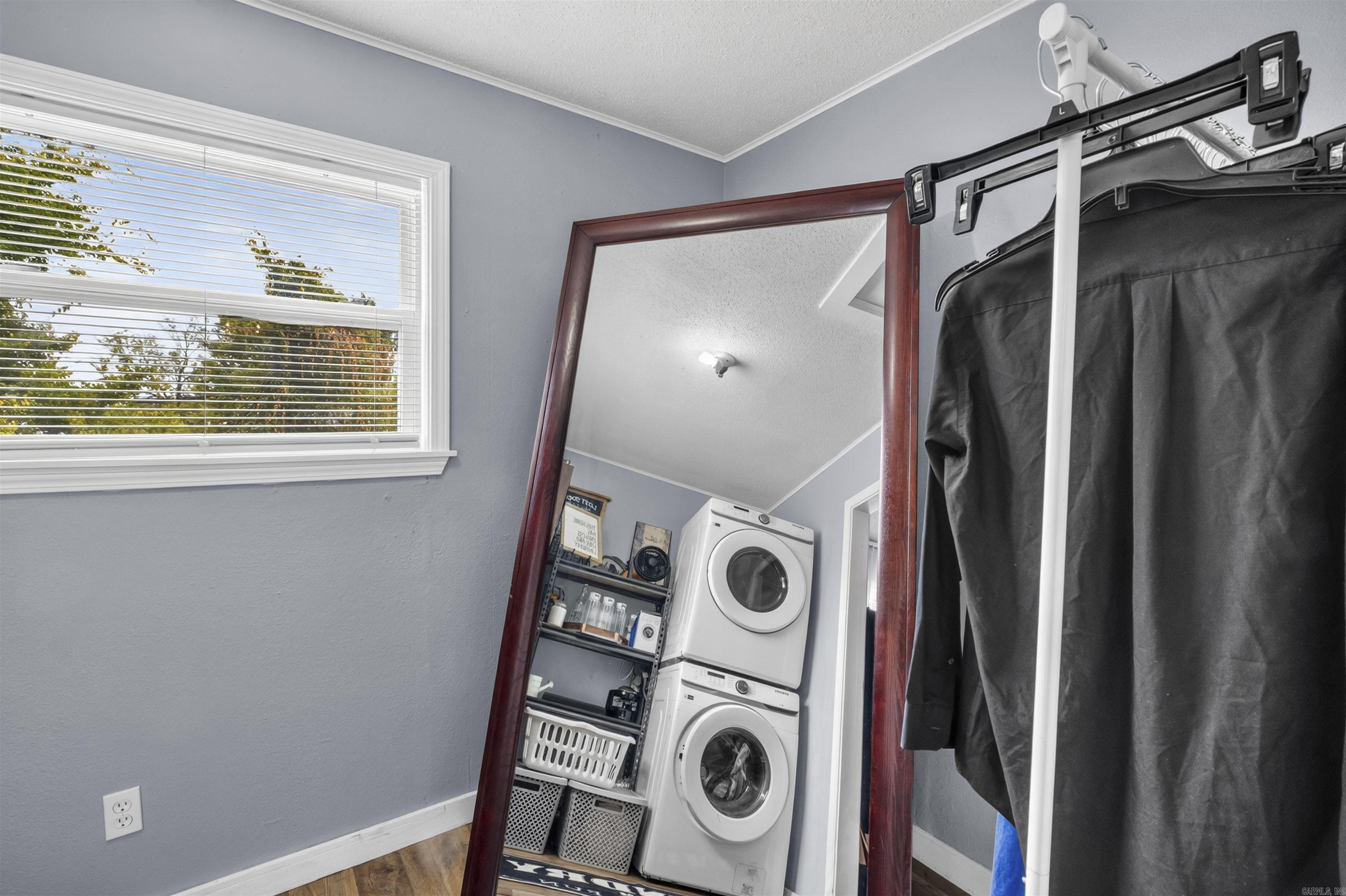 2919 S Spring Street Property Photo 22
