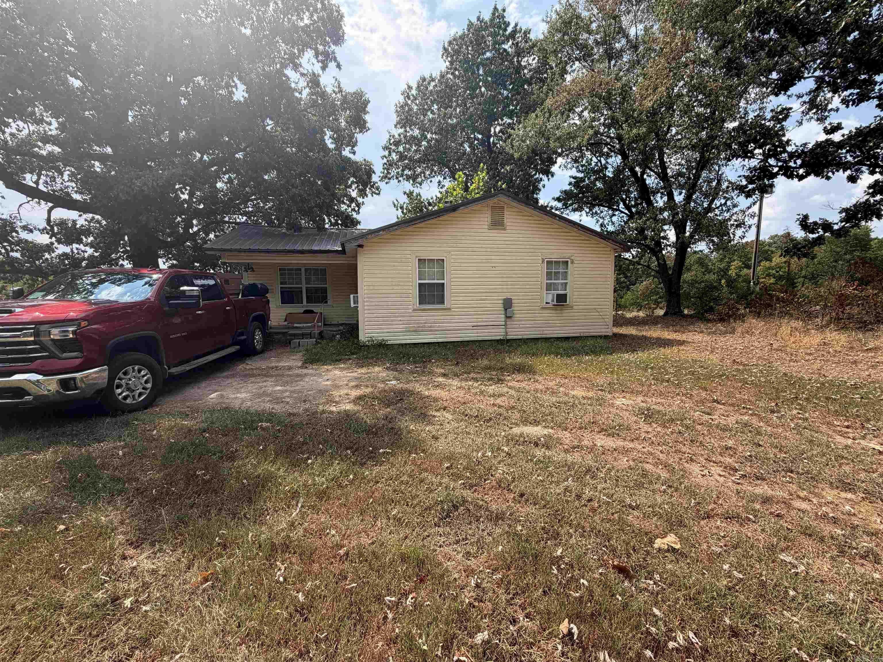 571 Madison 1490 Property Photo 1