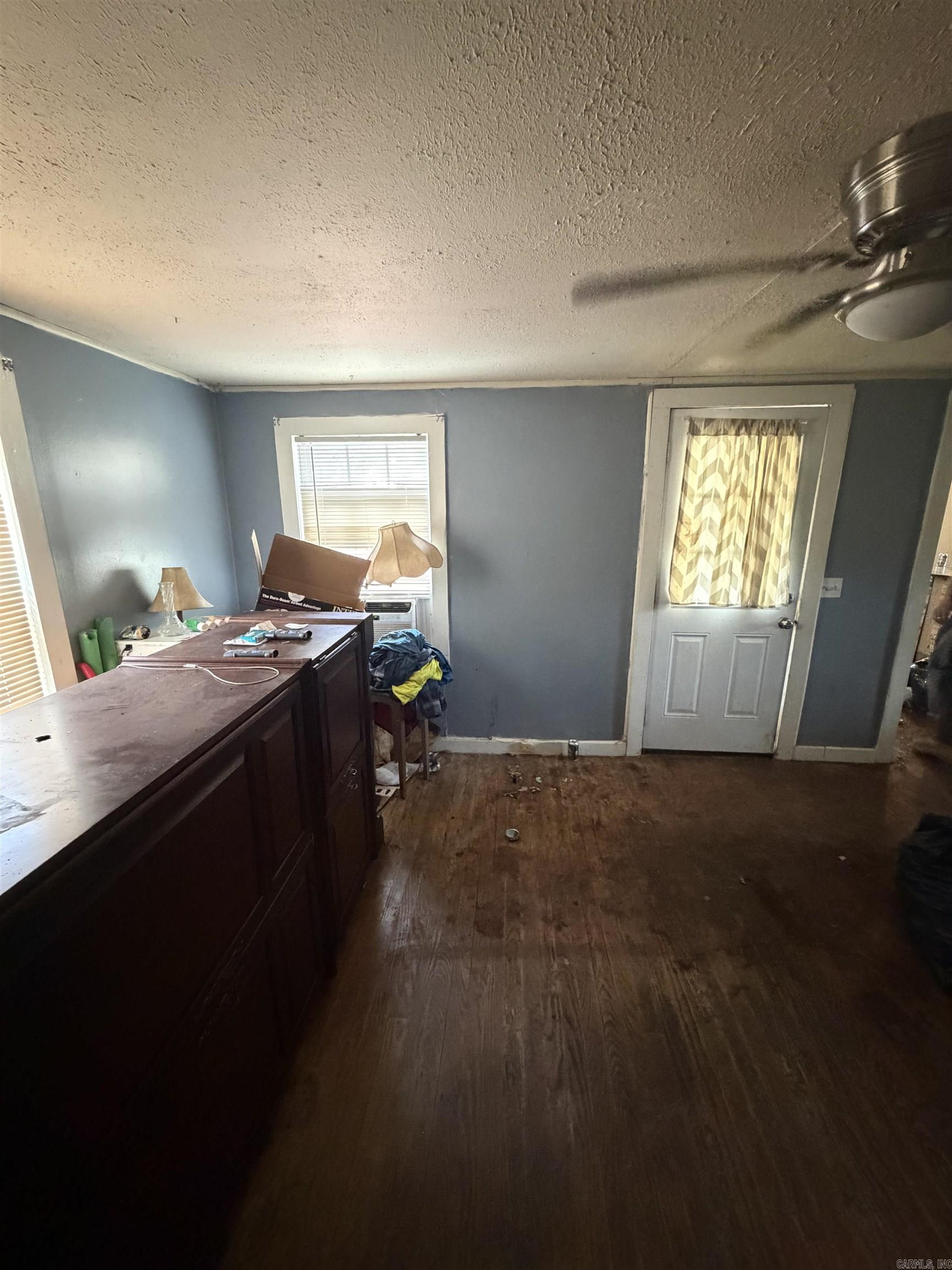 571 Madison 1490 Property Photo 6