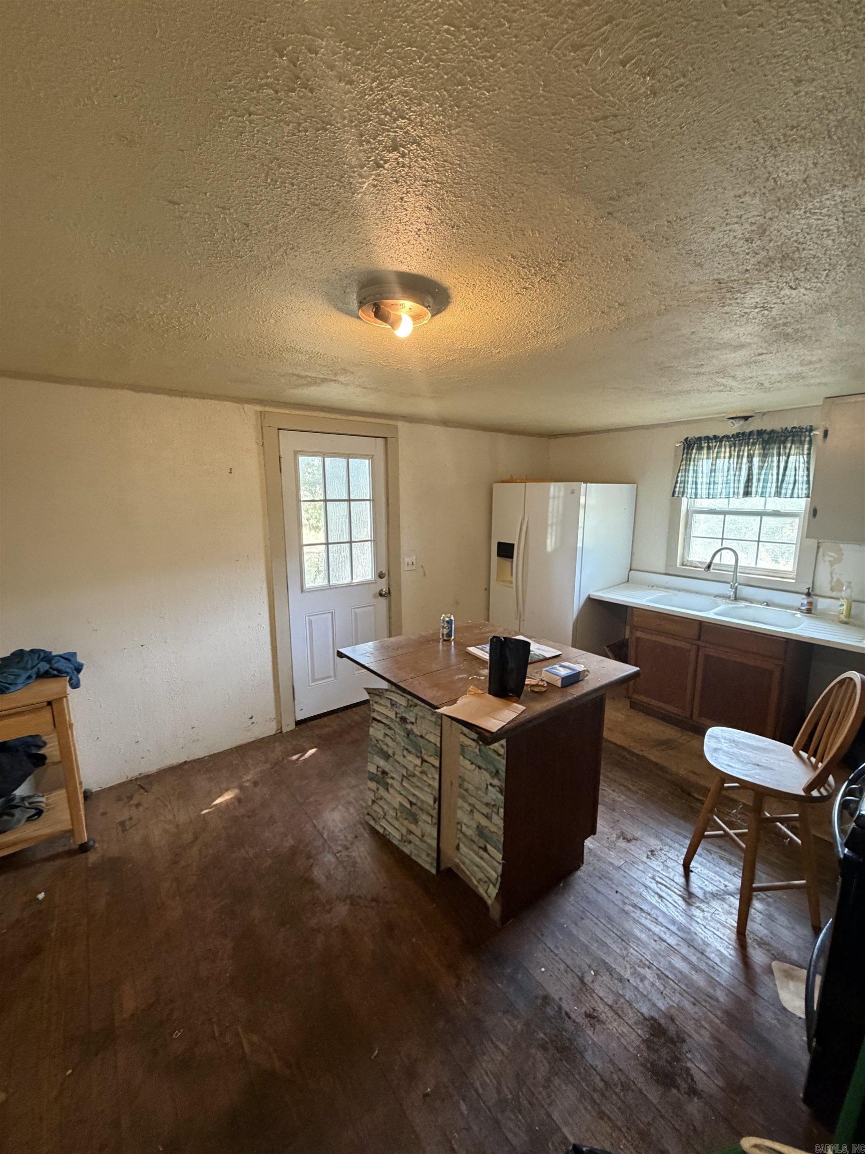 571 Madison 1490 Property Photo 11
