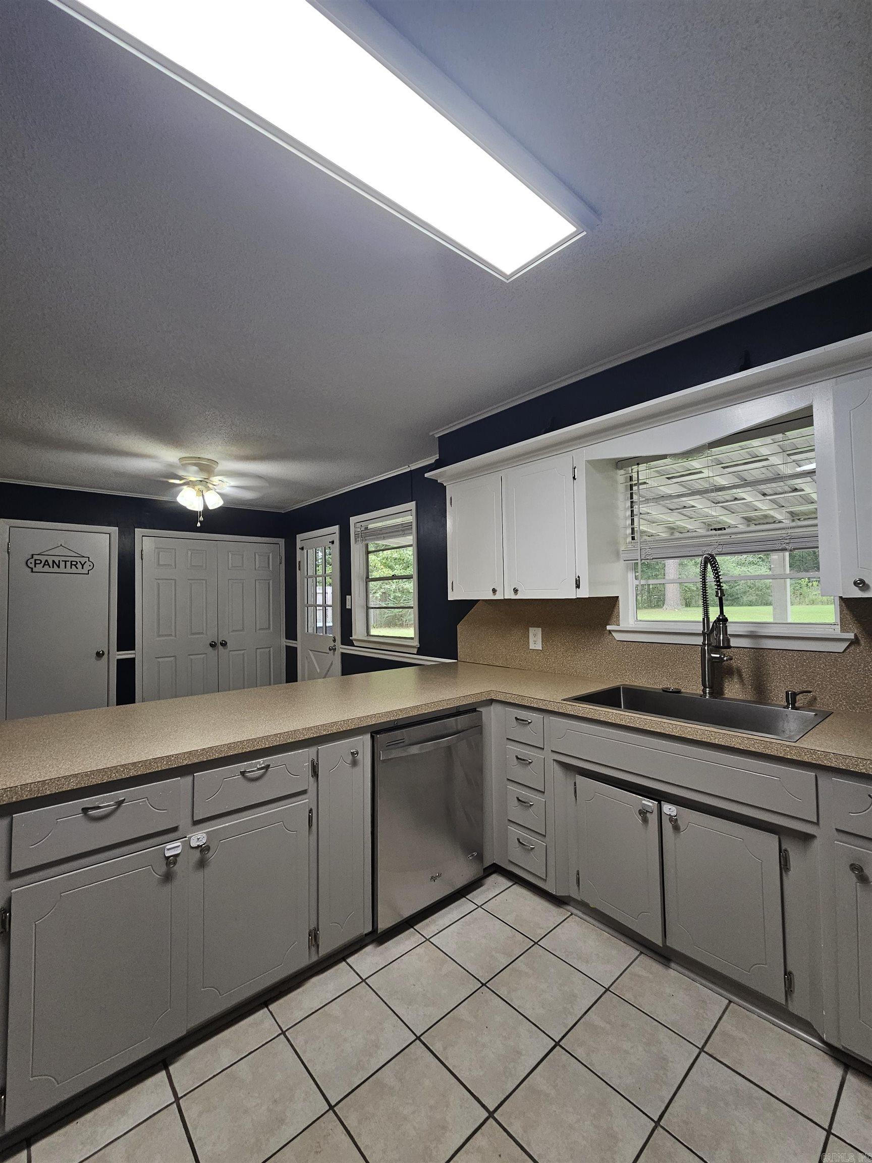 11312 Vine St Property Photo 4