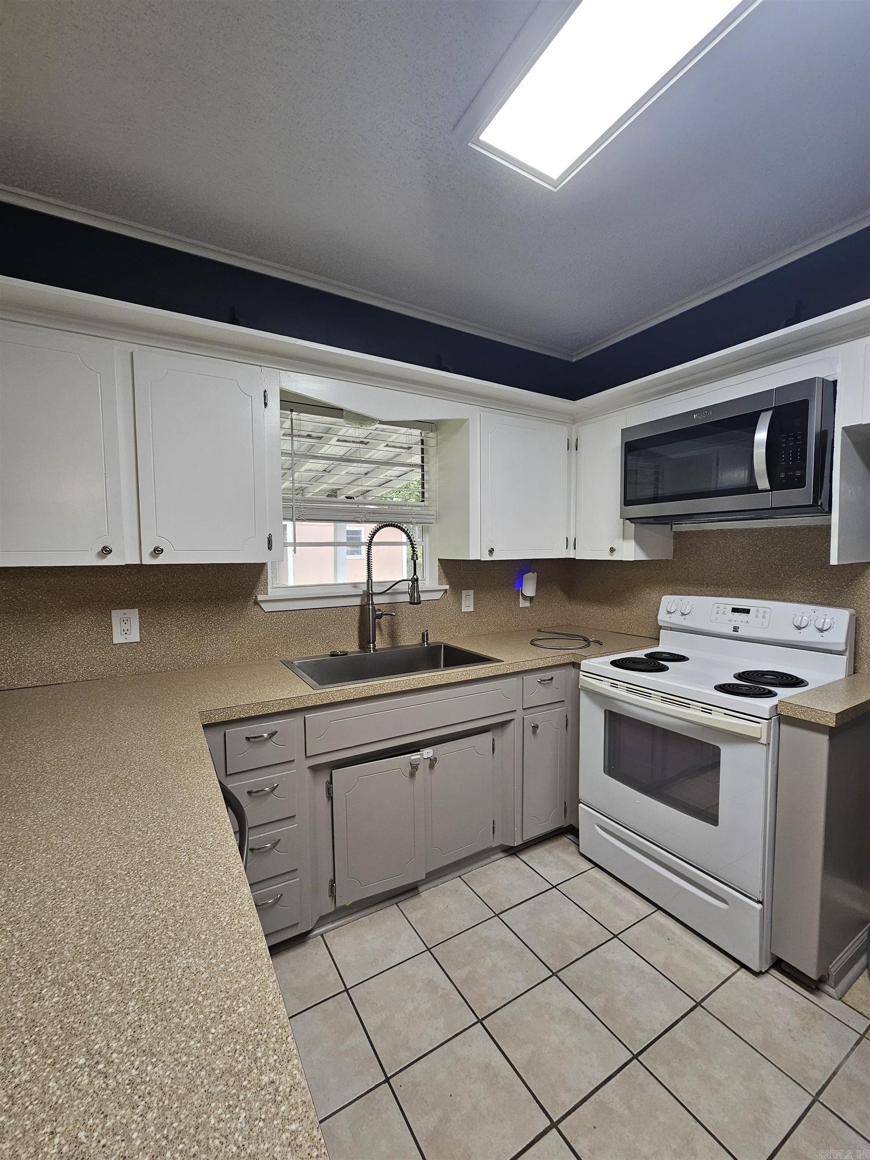 11312 Vine St Property Photo 5