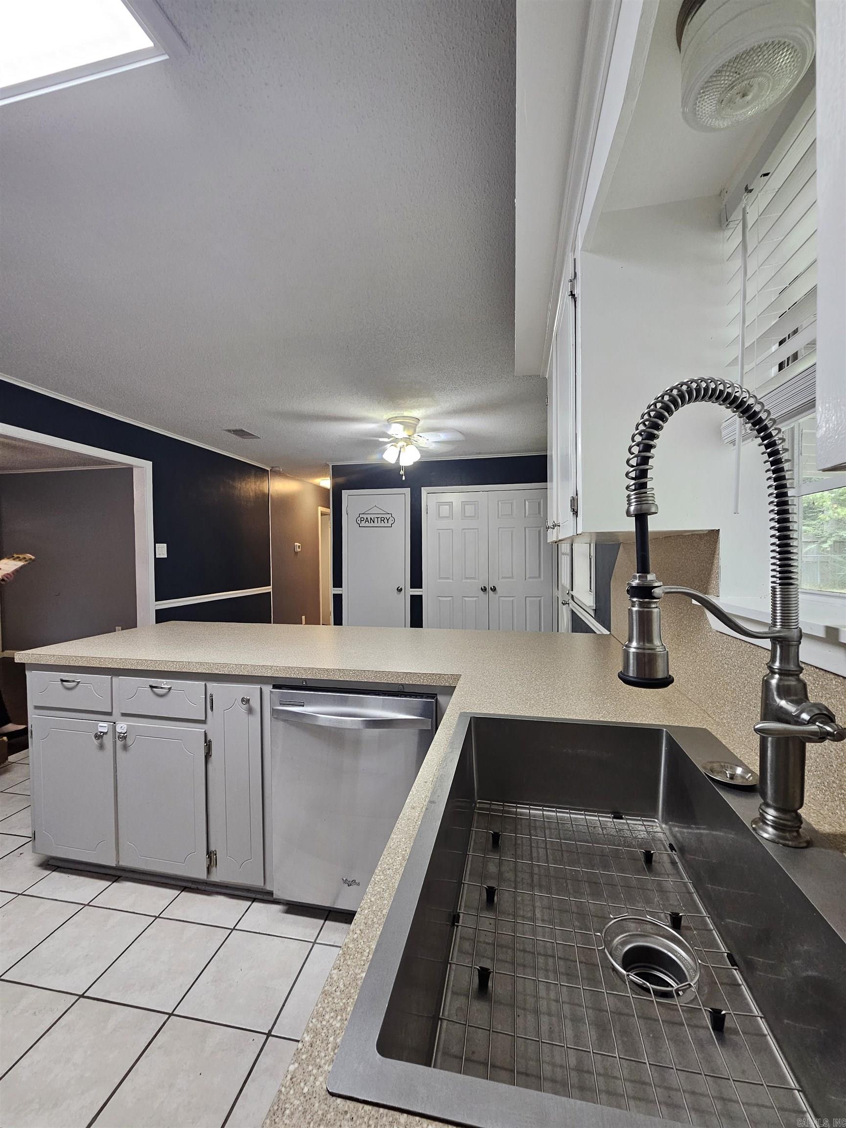 11312 Vine St Property Photo 6