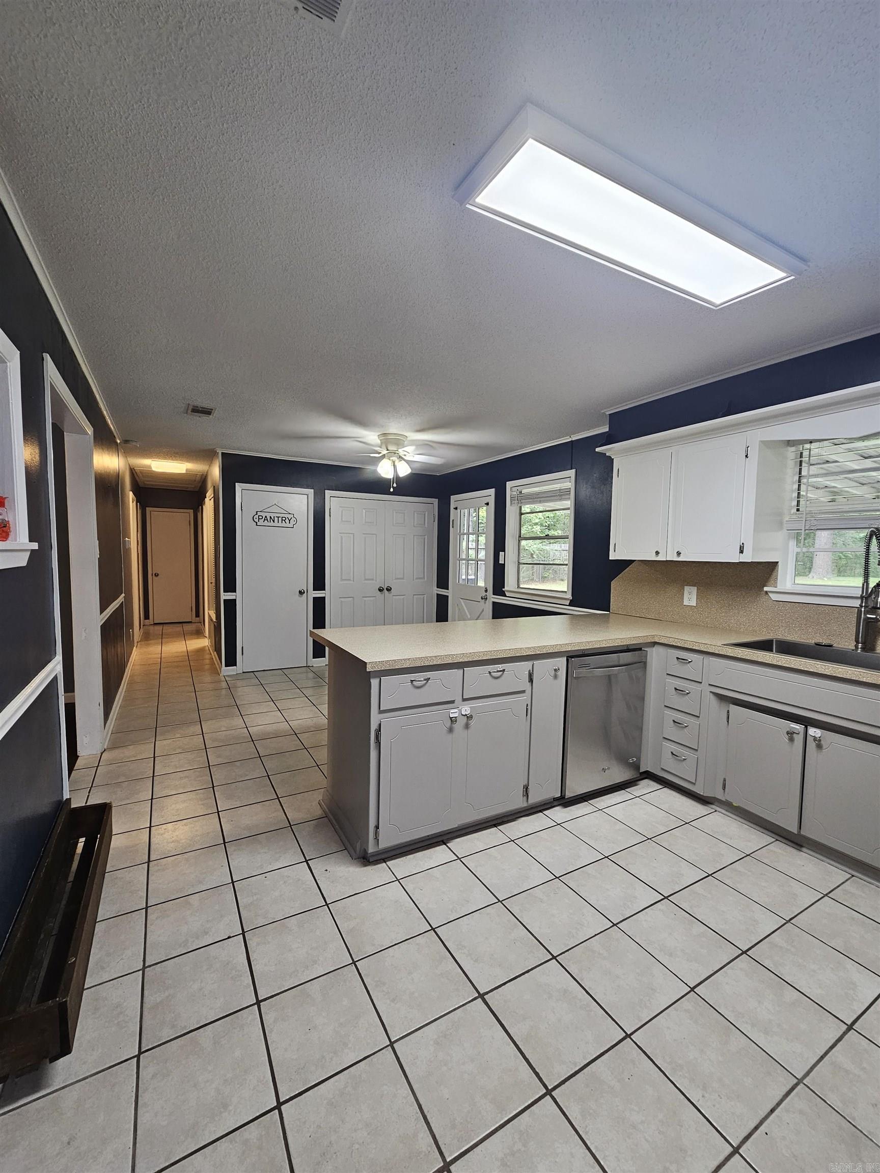 11312 Vine St Property Photo 8