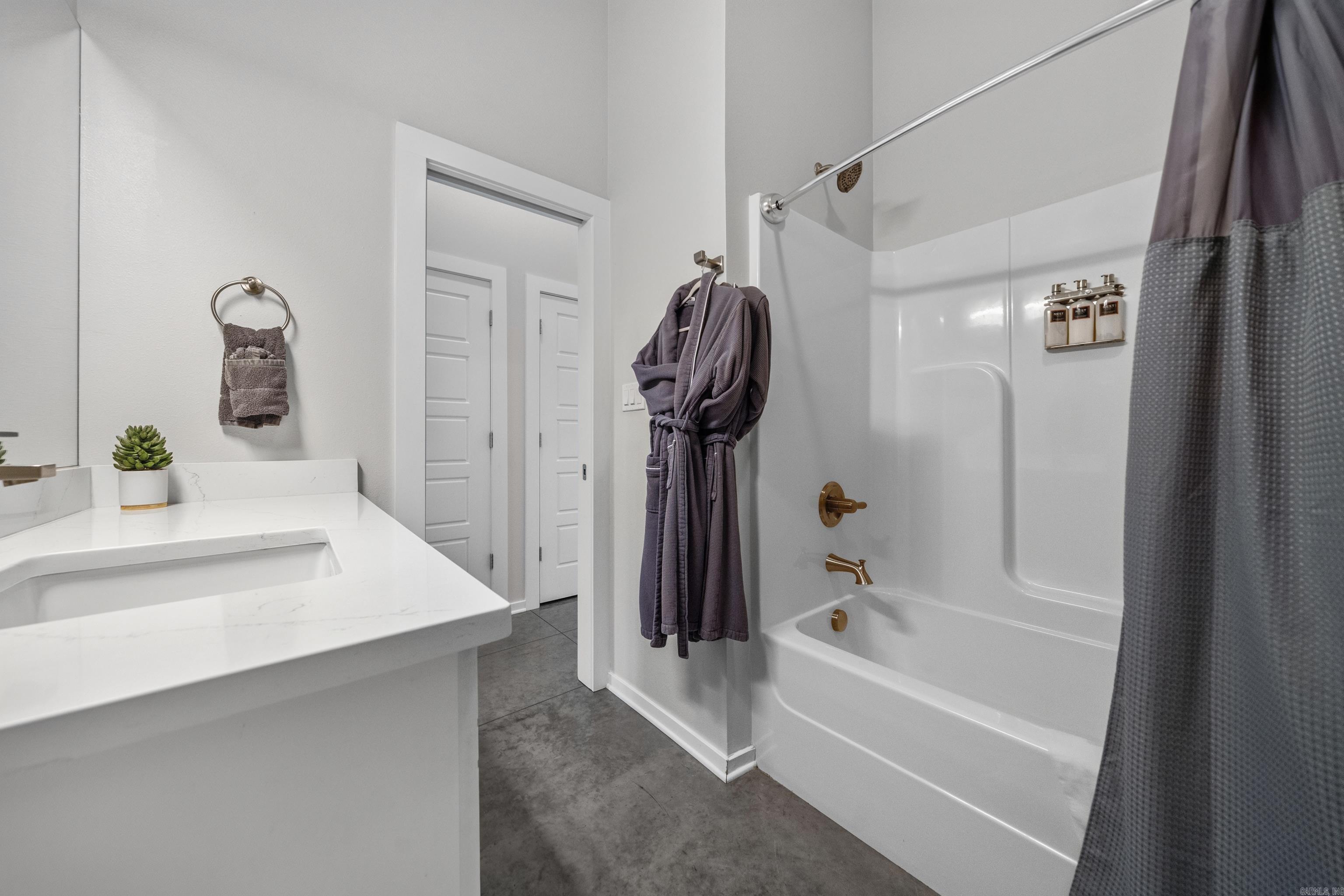 679,689,683 Little Mazarn Road Property Photo 14