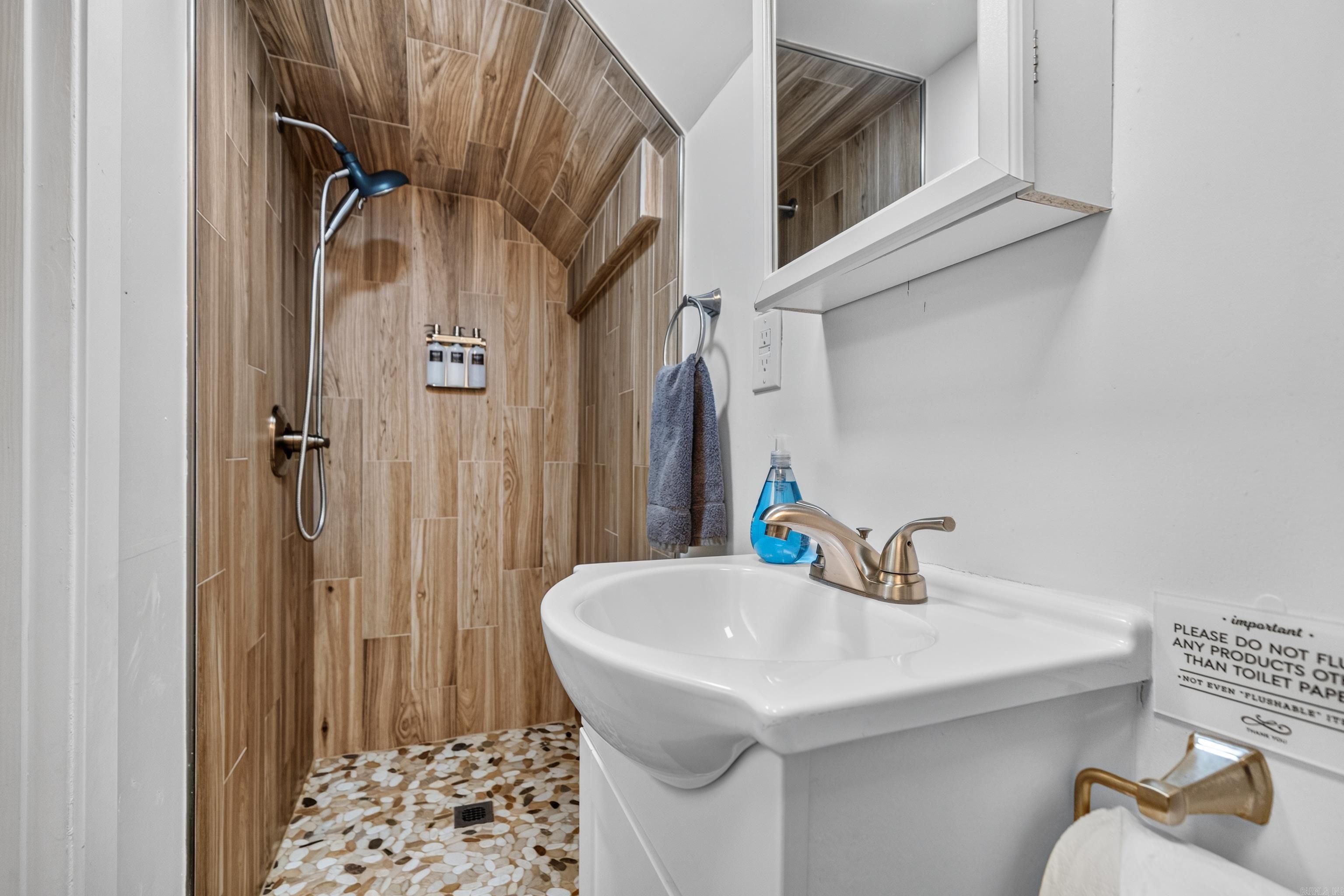 679,689,683 Little Mazarn Road Property Photo 35