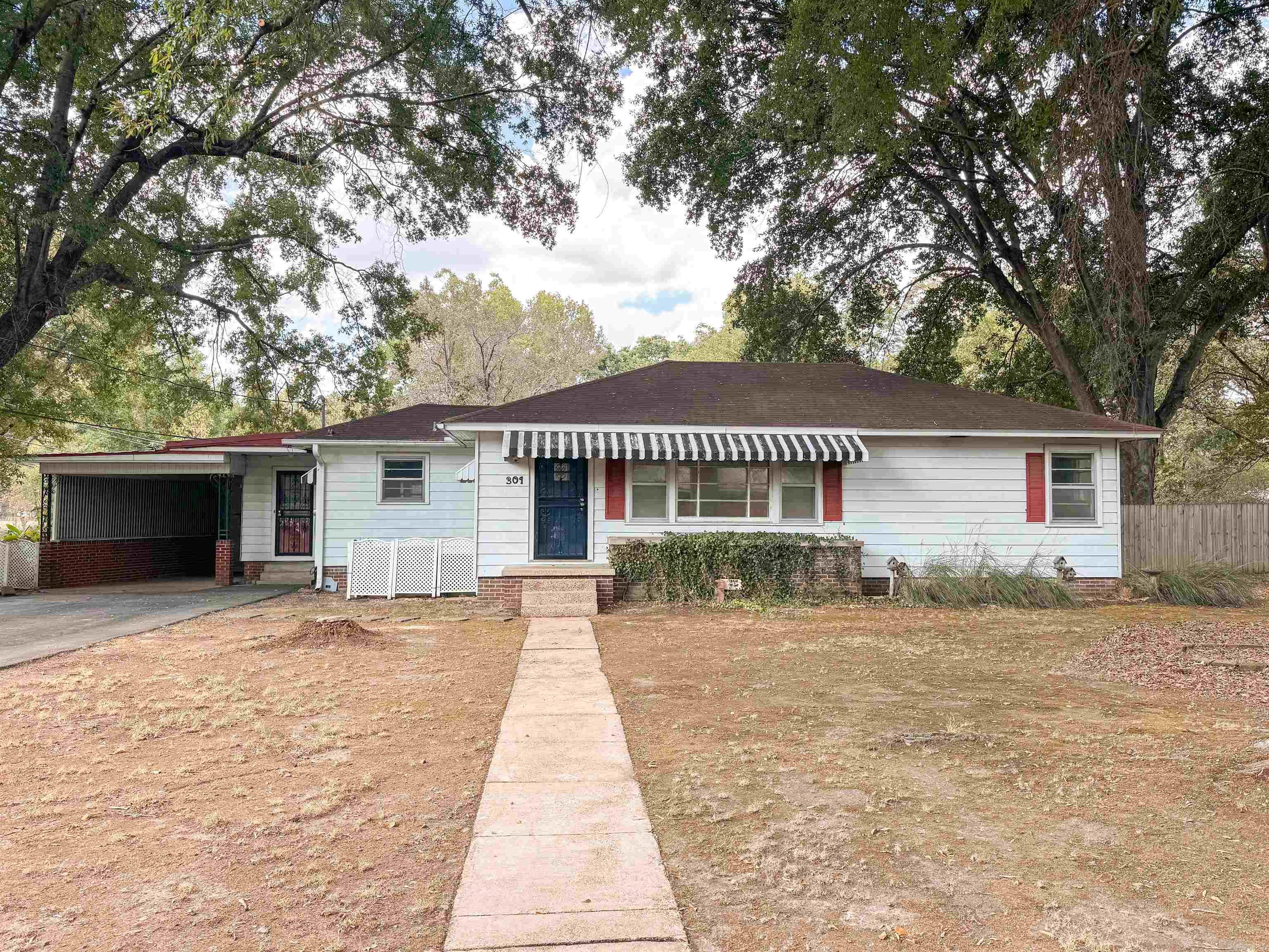 301 E 14th Street Property Photo 1