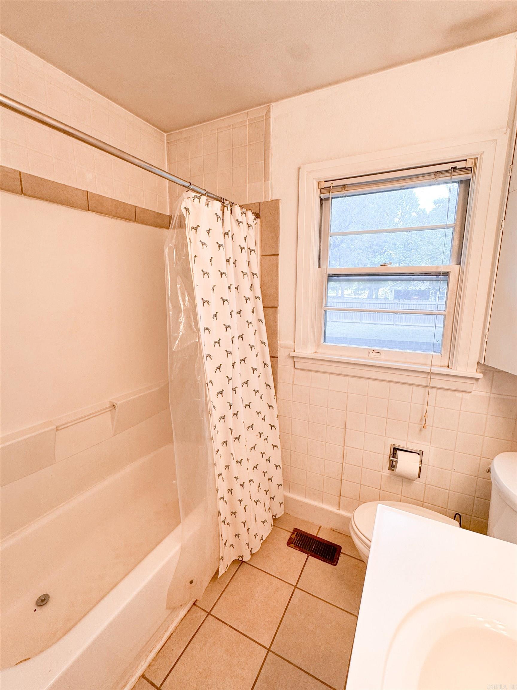 301 E 14th Street Property Photo 33