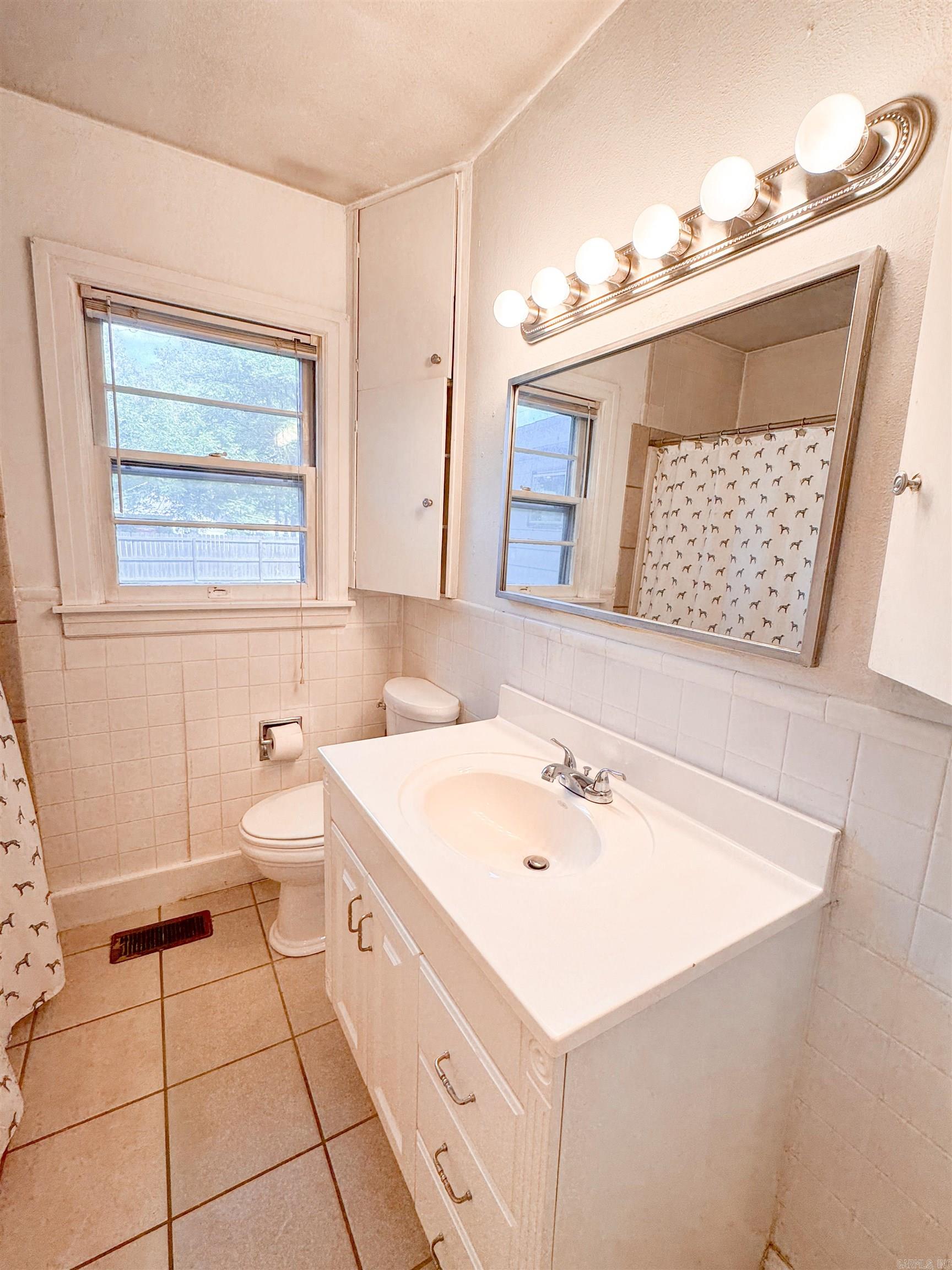 301 E 14th Street Property Photo 34