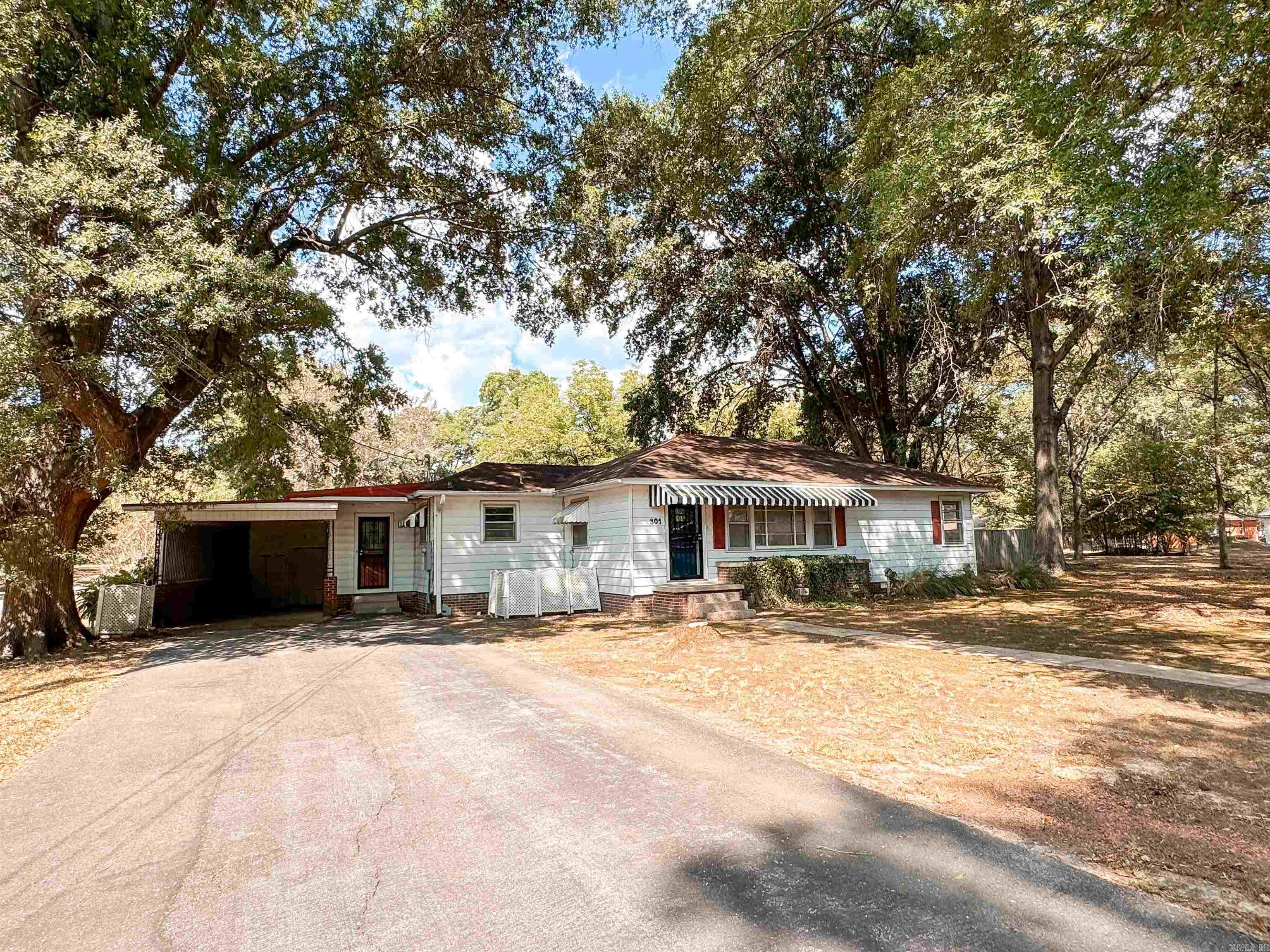 301 E 14th Street Property Photo 40