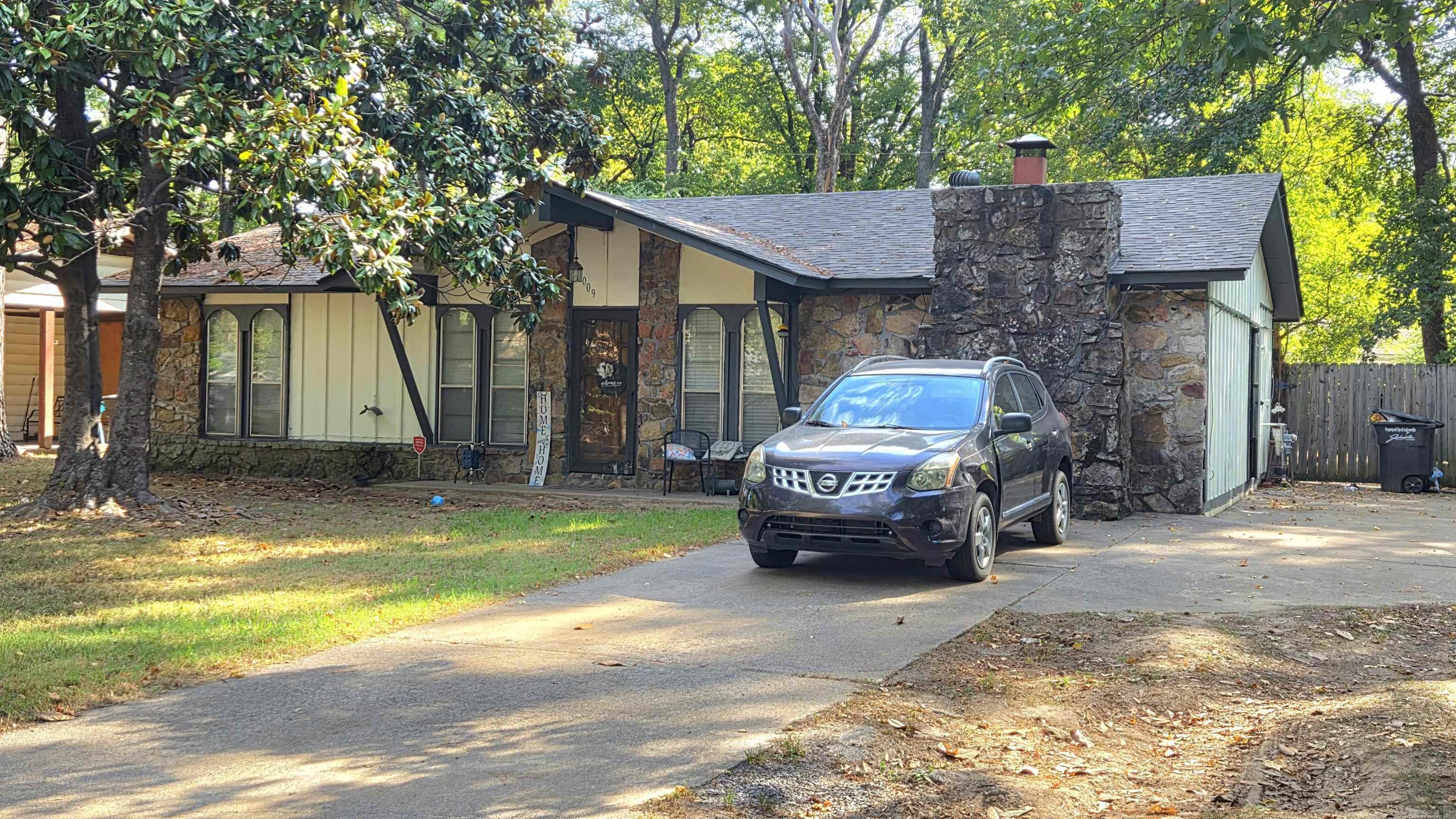 1009 Towering Oaks Dr Property Photo 1