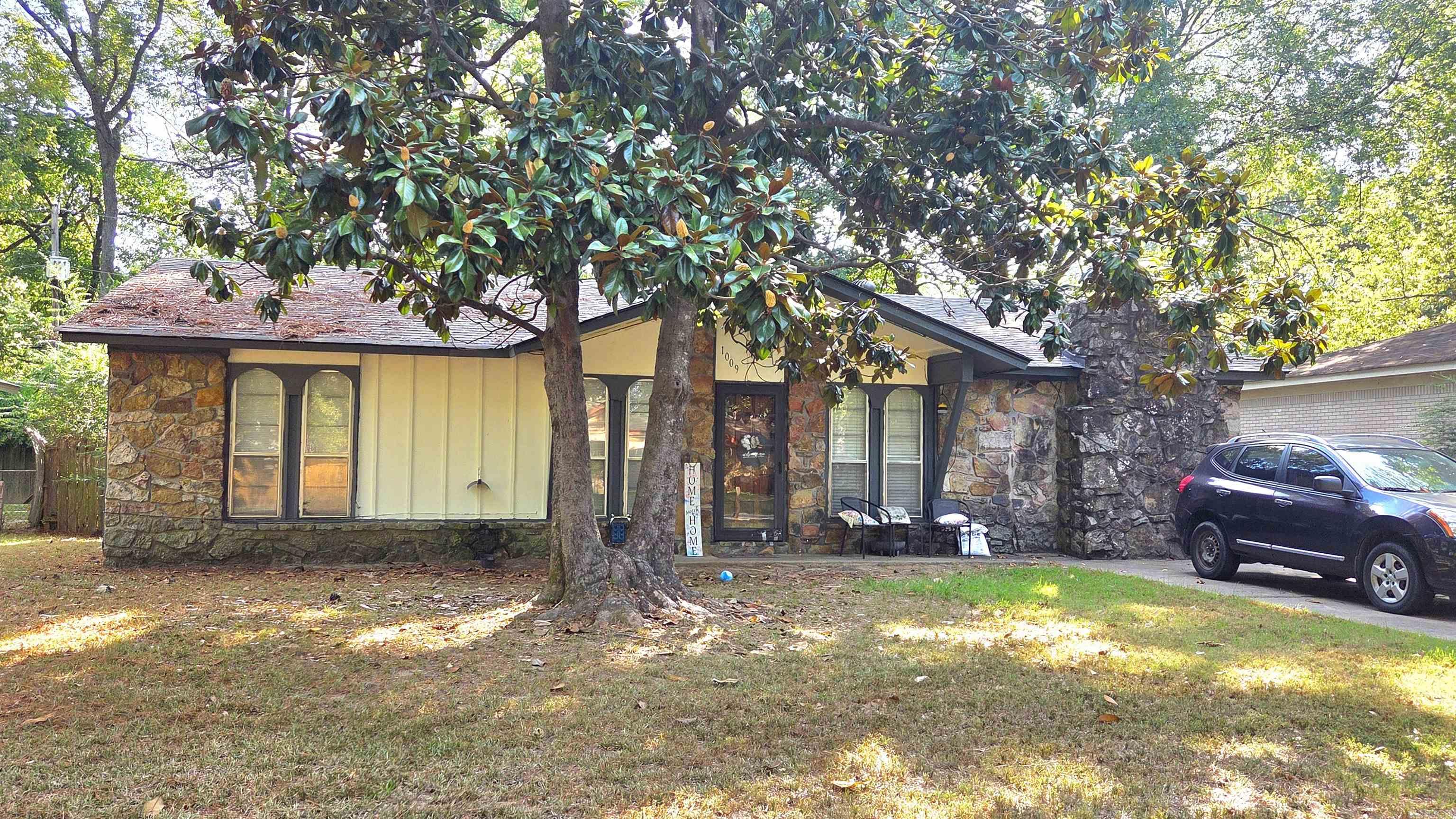 1009 Towering Oaks Dr Property Photo 2