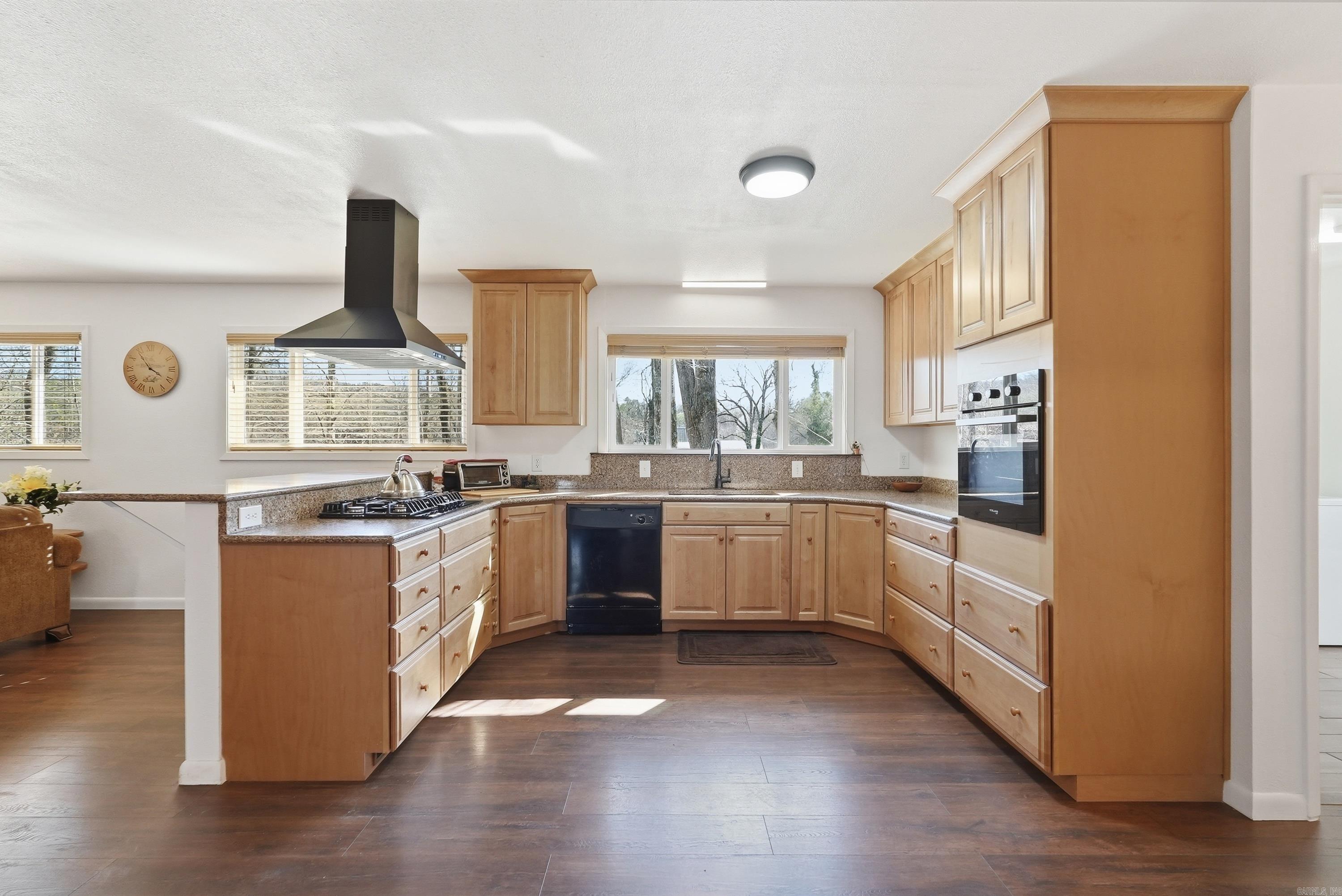 279 River Drive Est Property Photo 17