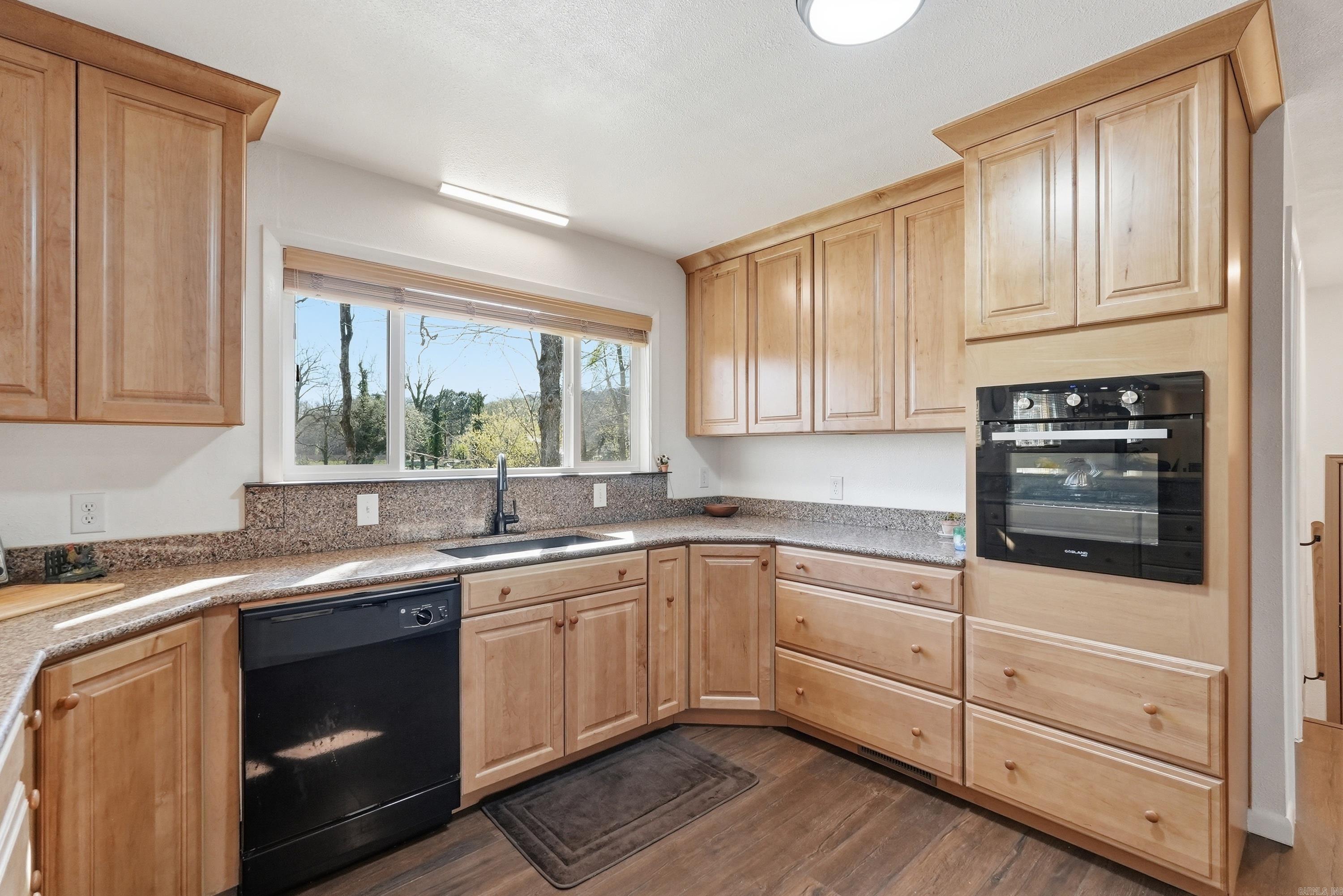 279 River Drive Est Property Photo 19