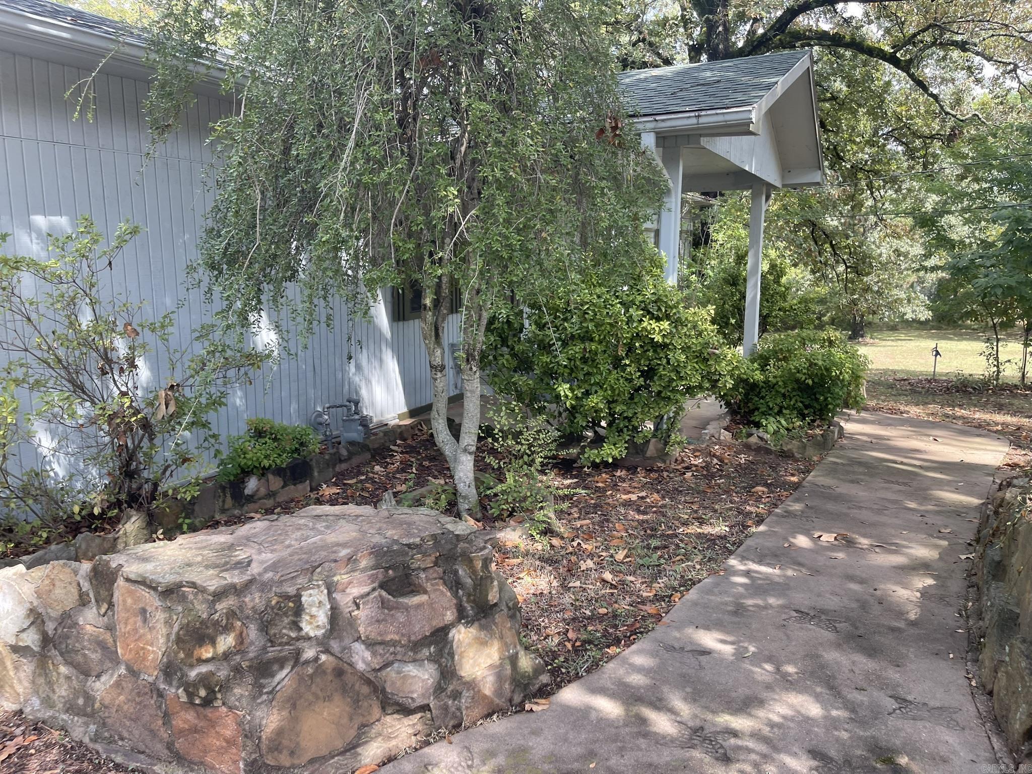 350 Round Mountain Lane Property Photo 4