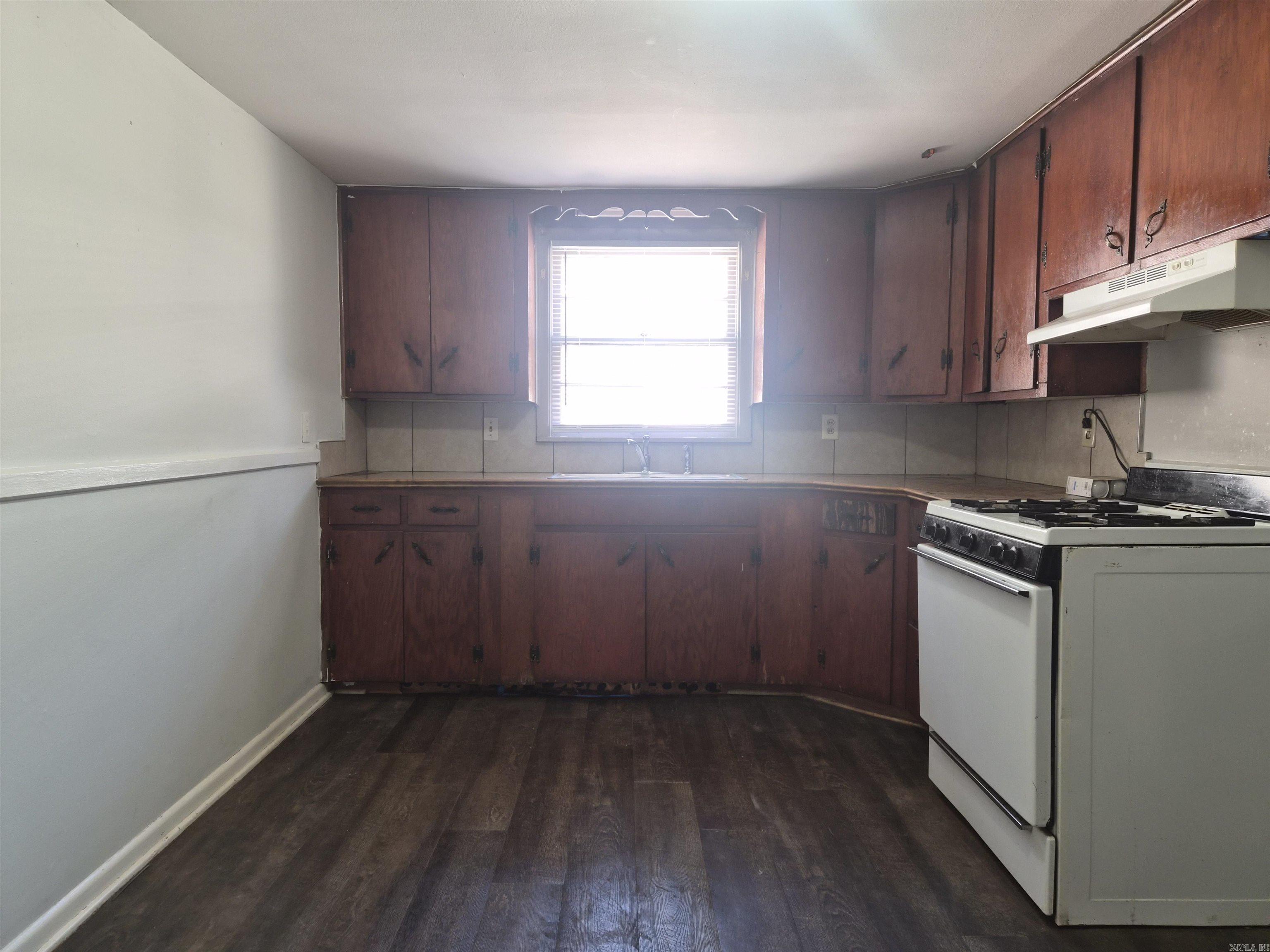 4700 Atkins St Property Photo 8