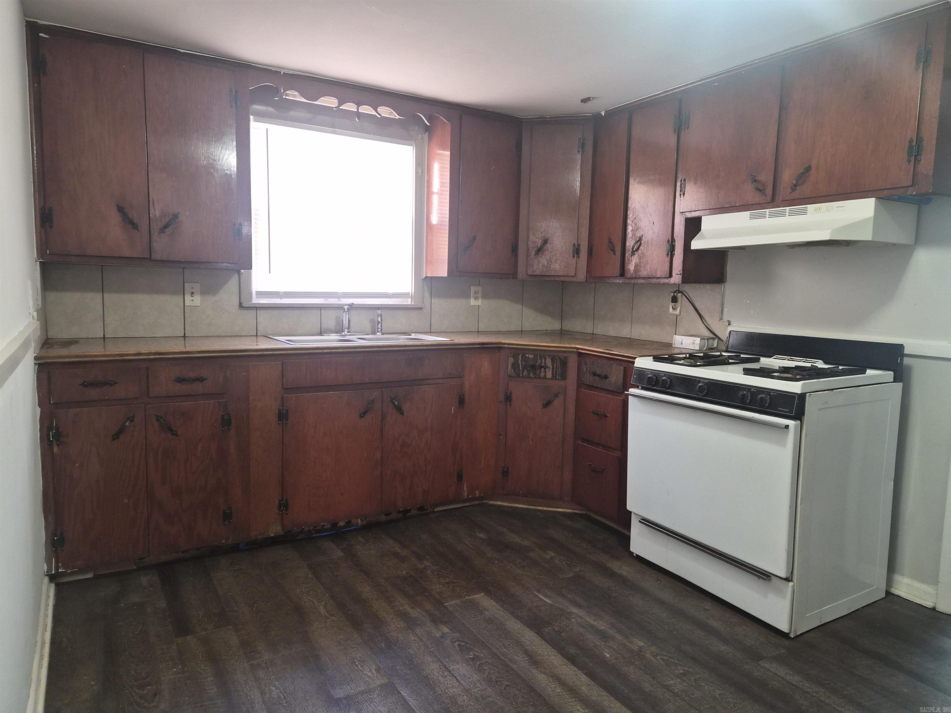 4700 Atkins St Property Photo 9