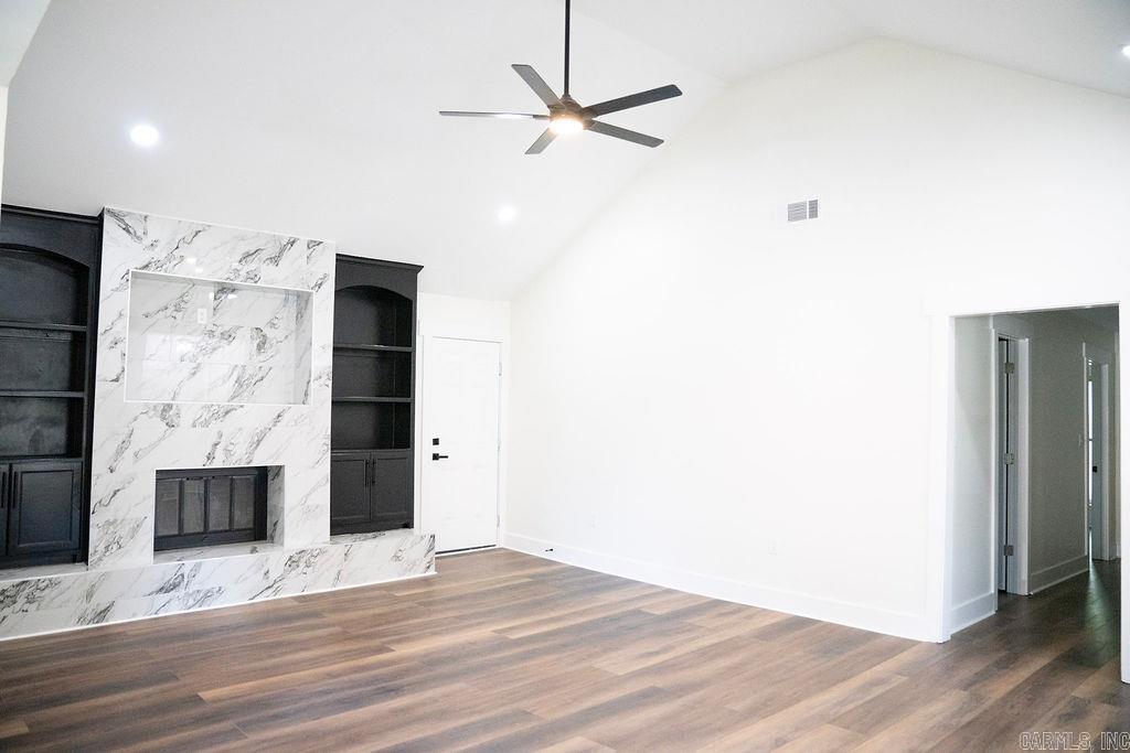 7 Neal Street Property Photo 4