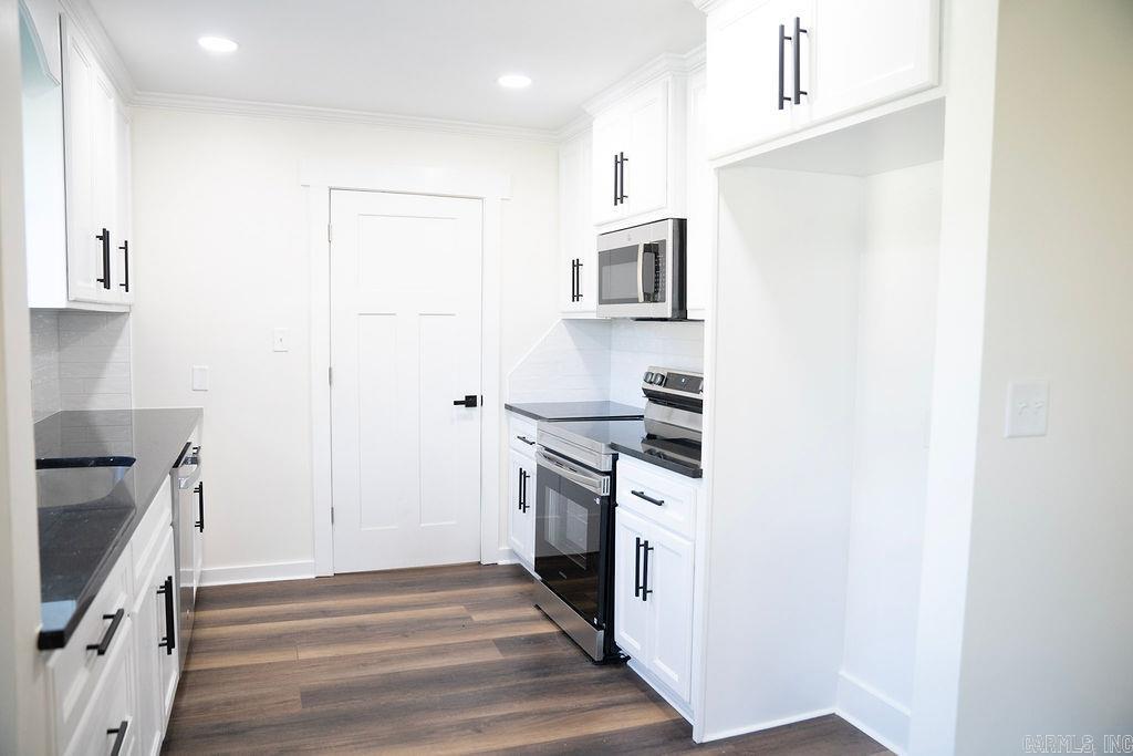 7 Neal Street Property Photo 10