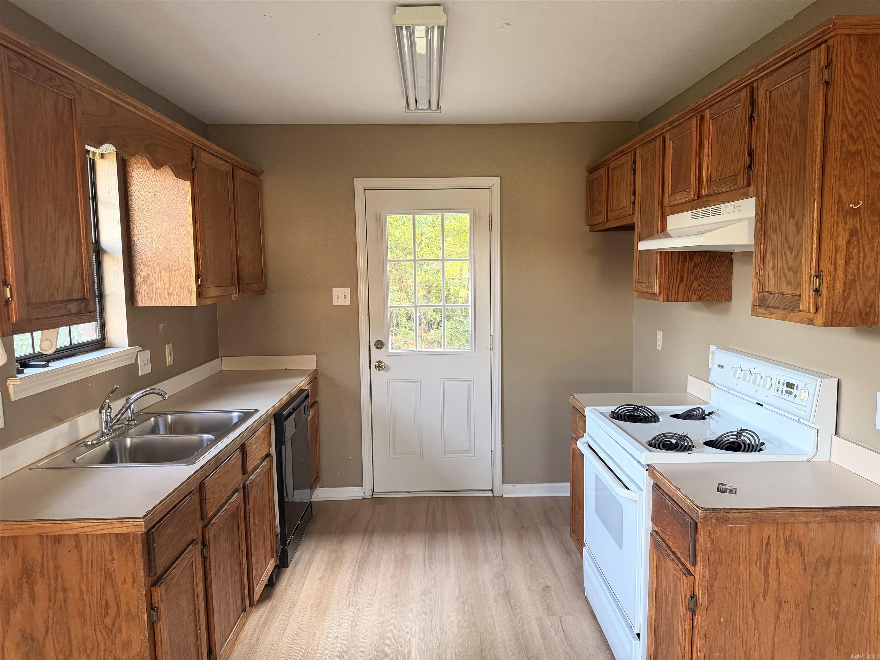 2575 Winchester Drive Property Photo 4
