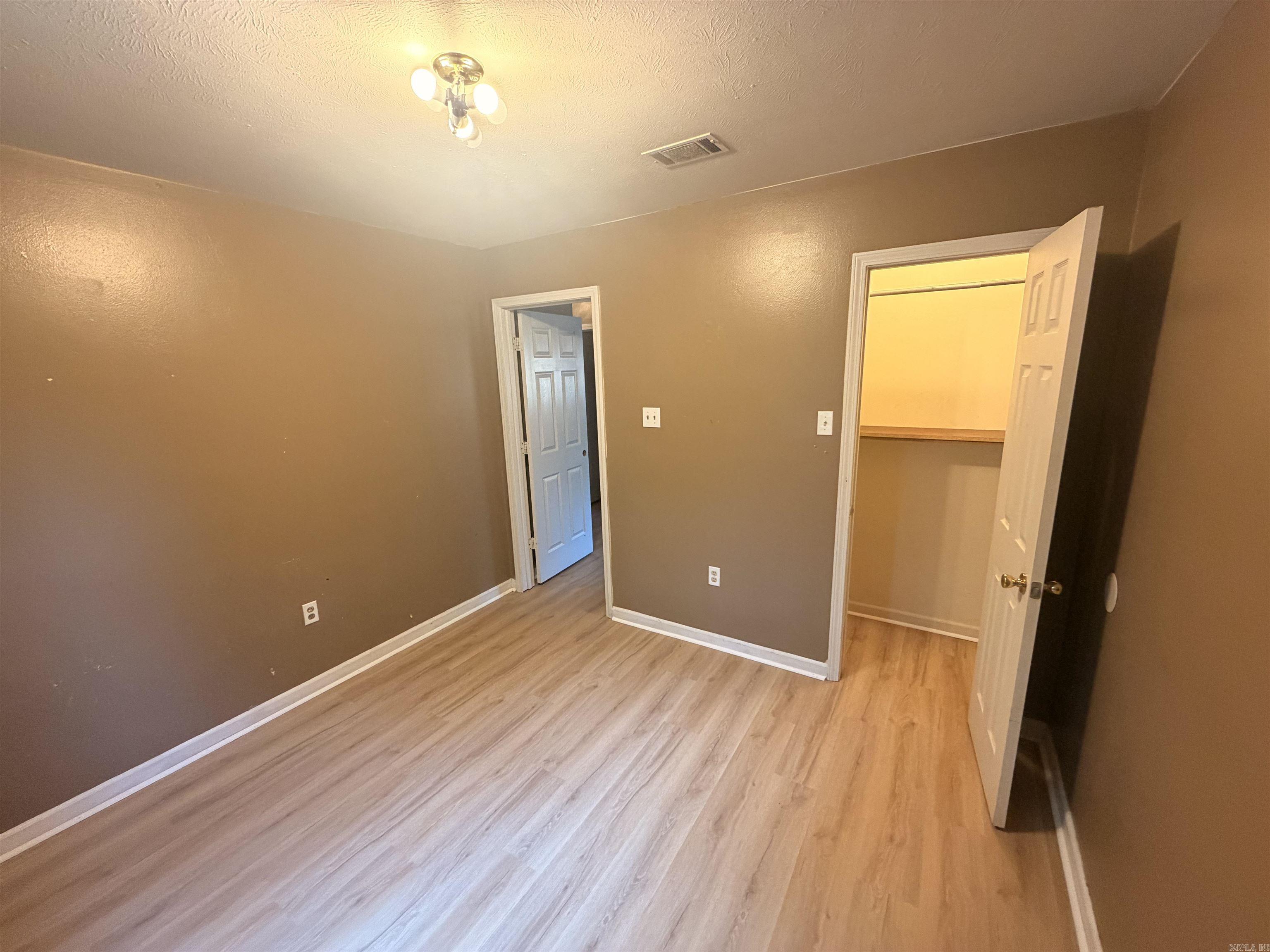 2575 Winchester Drive Property Photo 16