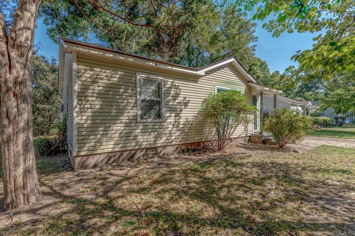 512 W Lee Ave Property Photo 3