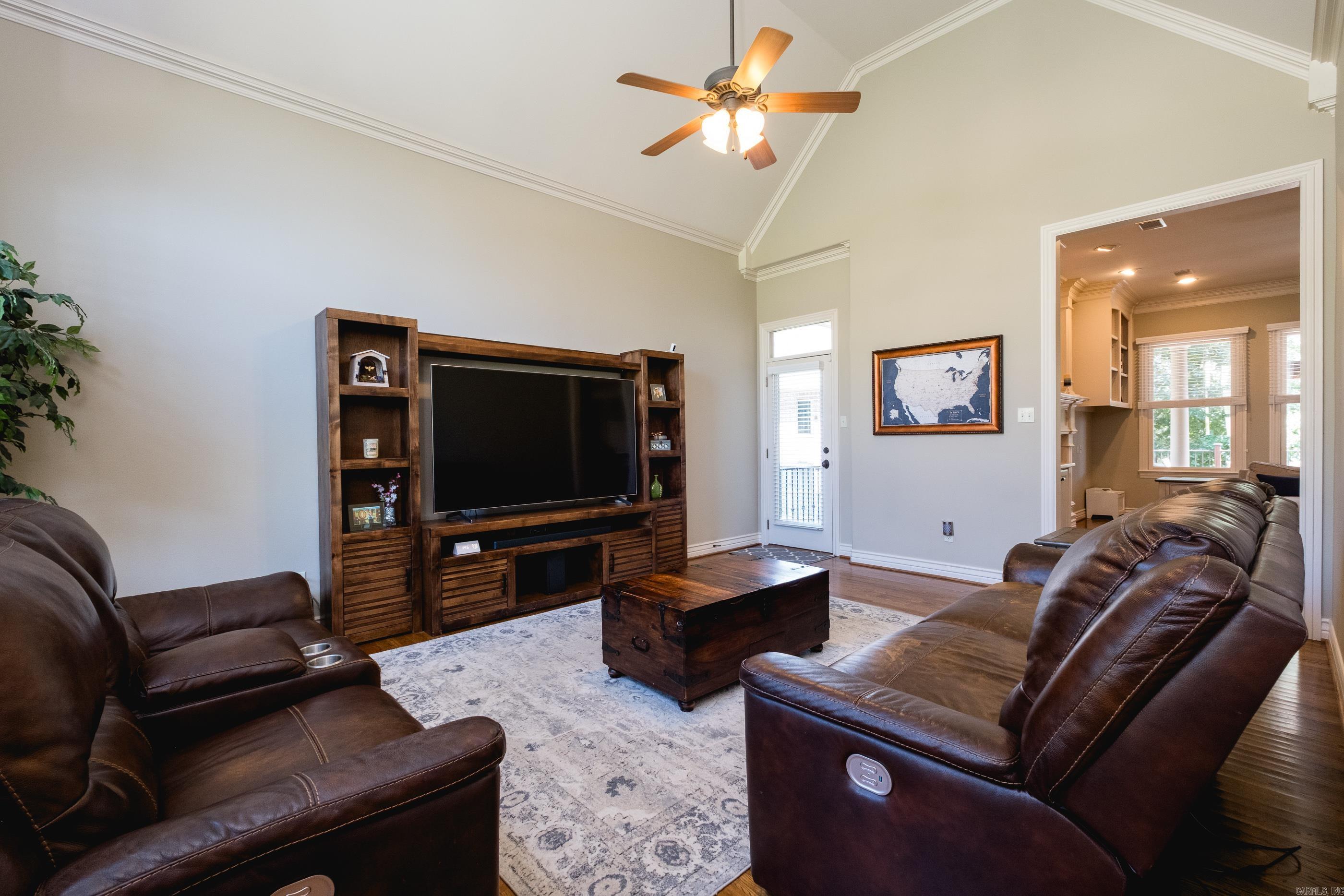 11 Deauville Circle Property Photo 6