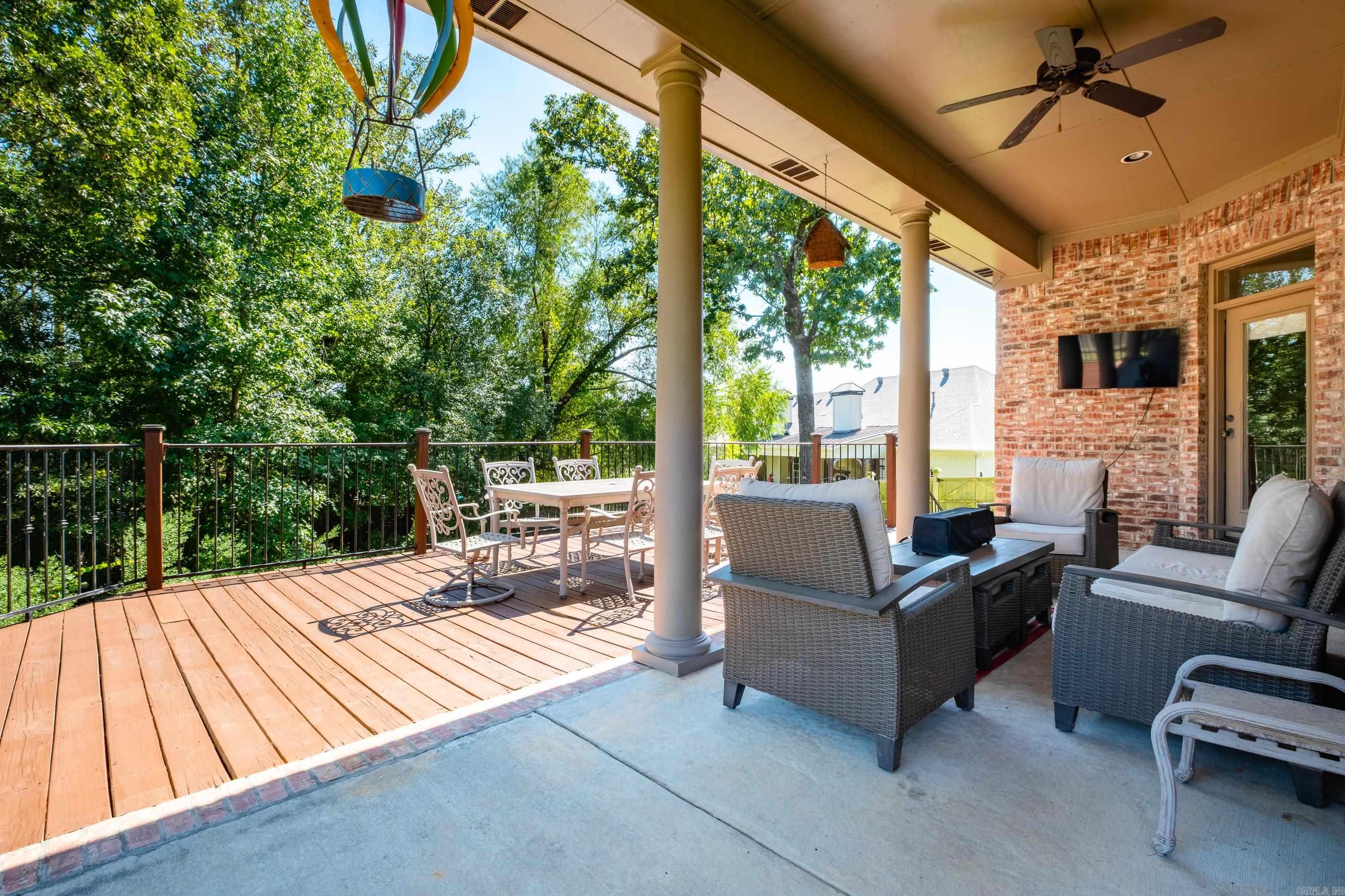 11 Deauville Circle Property Photo 38