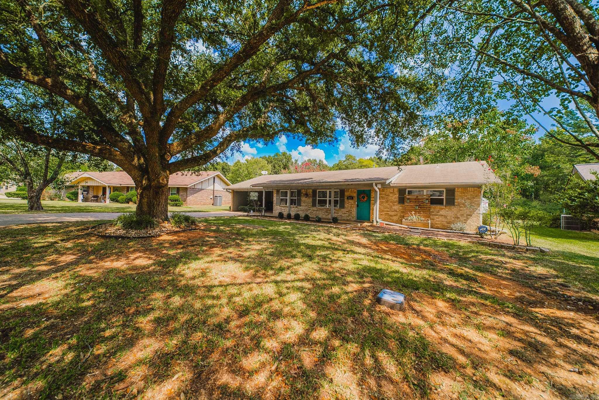 1020 Binns Drive Property Photo 2