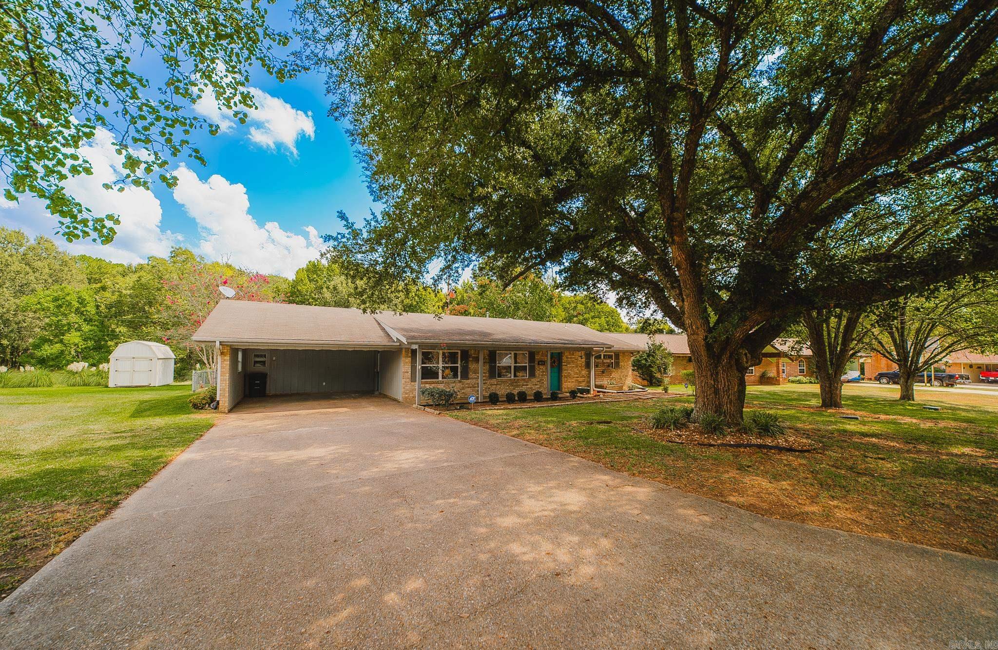 1020 Binns Drive Property Photo 3