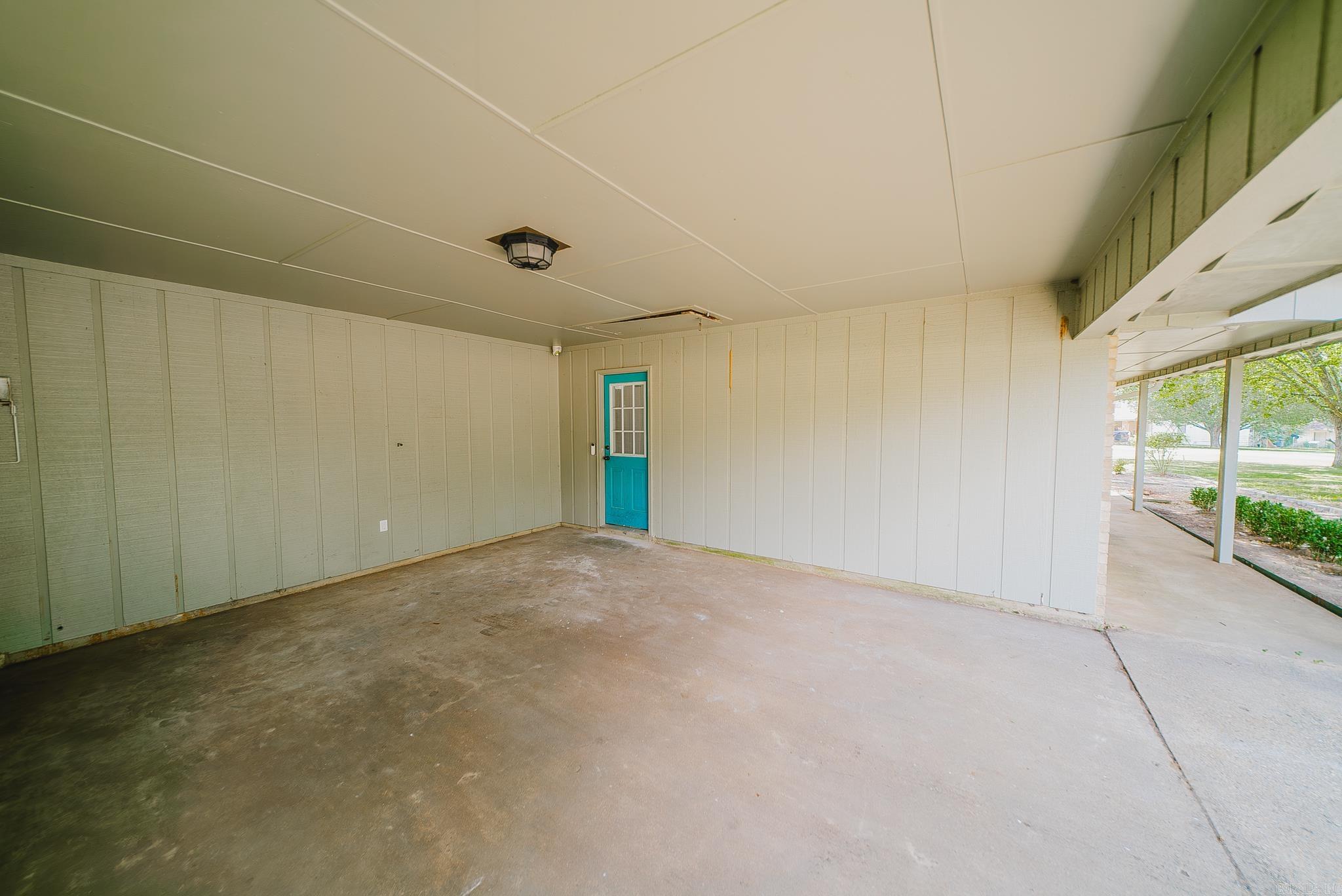 1020 Binns Drive Property Photo 4