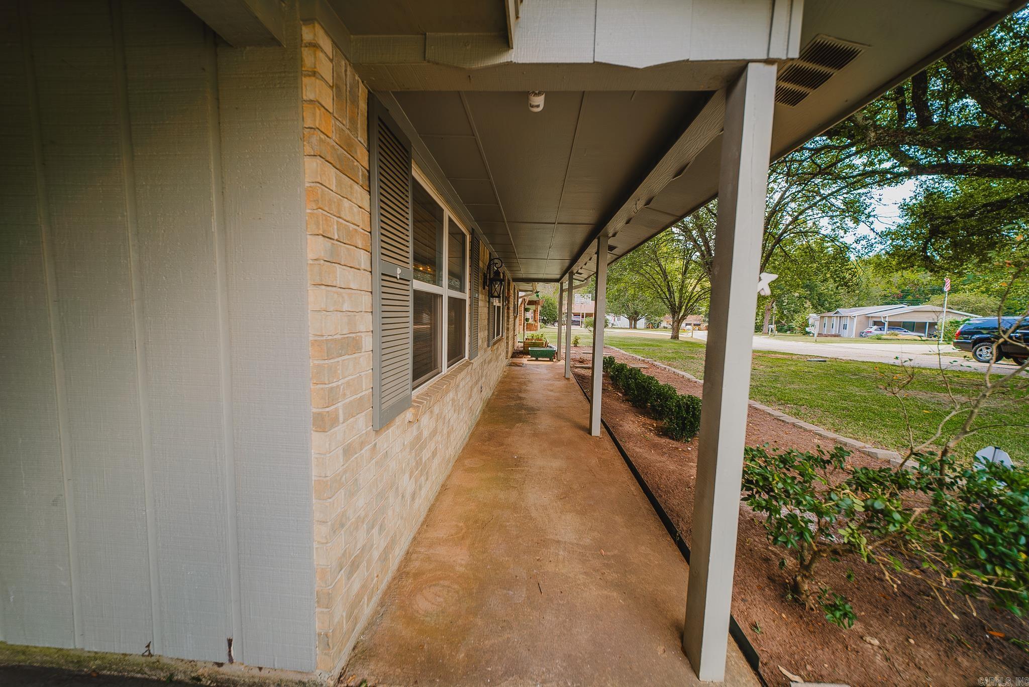 1020 Binns Drive Property Photo 5