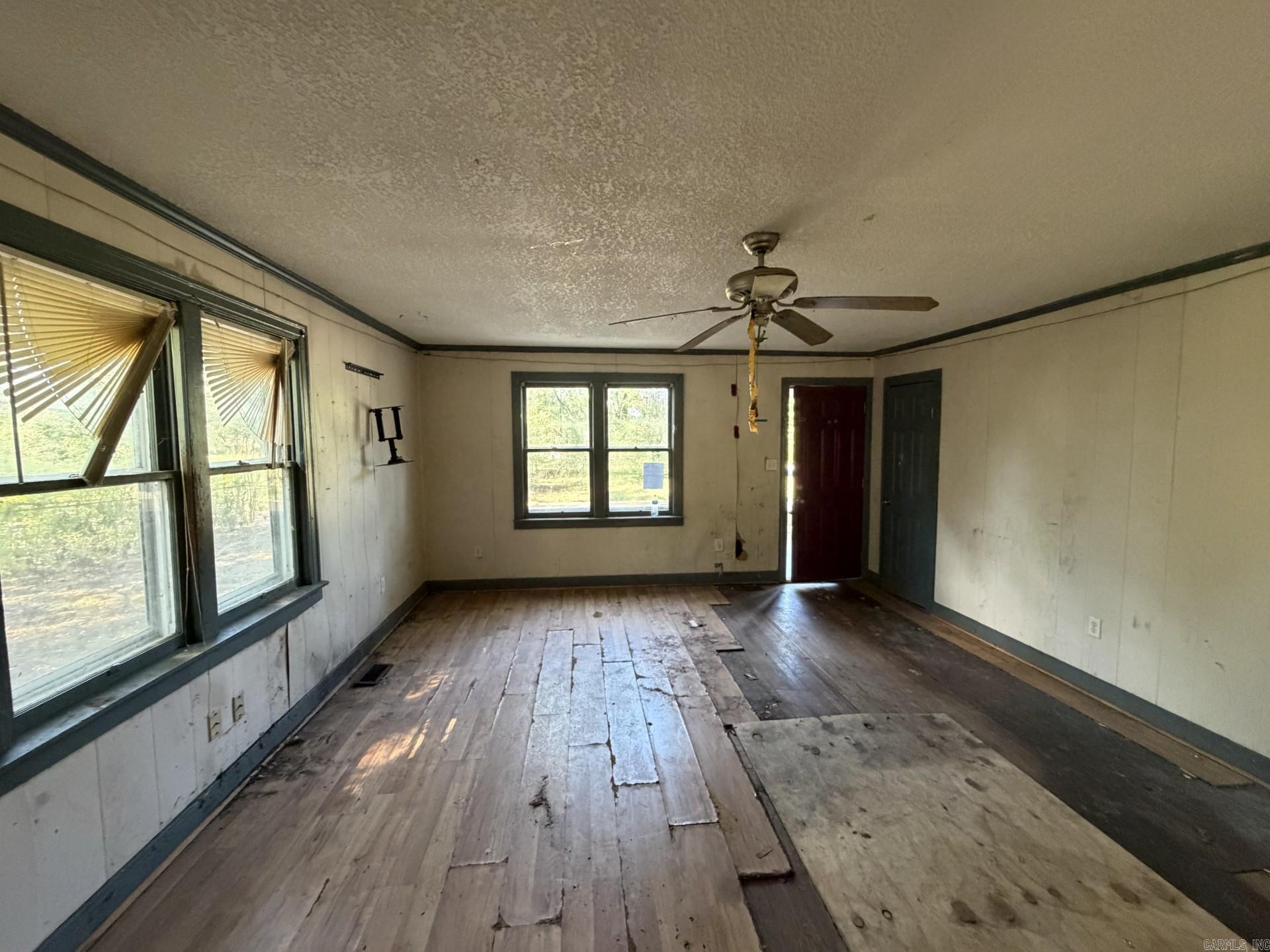903 Owen Street Property Photo 3