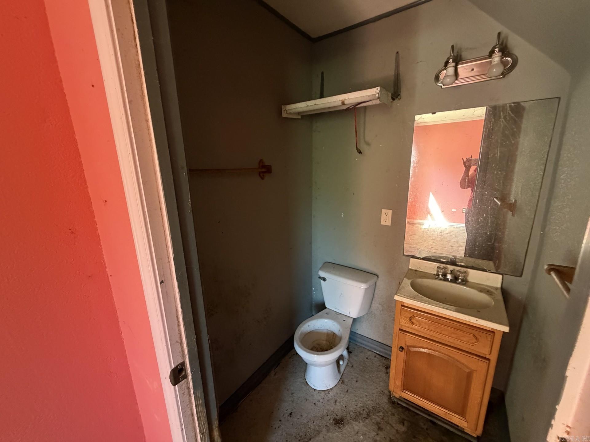 903 Owen Street Property Photo 10
