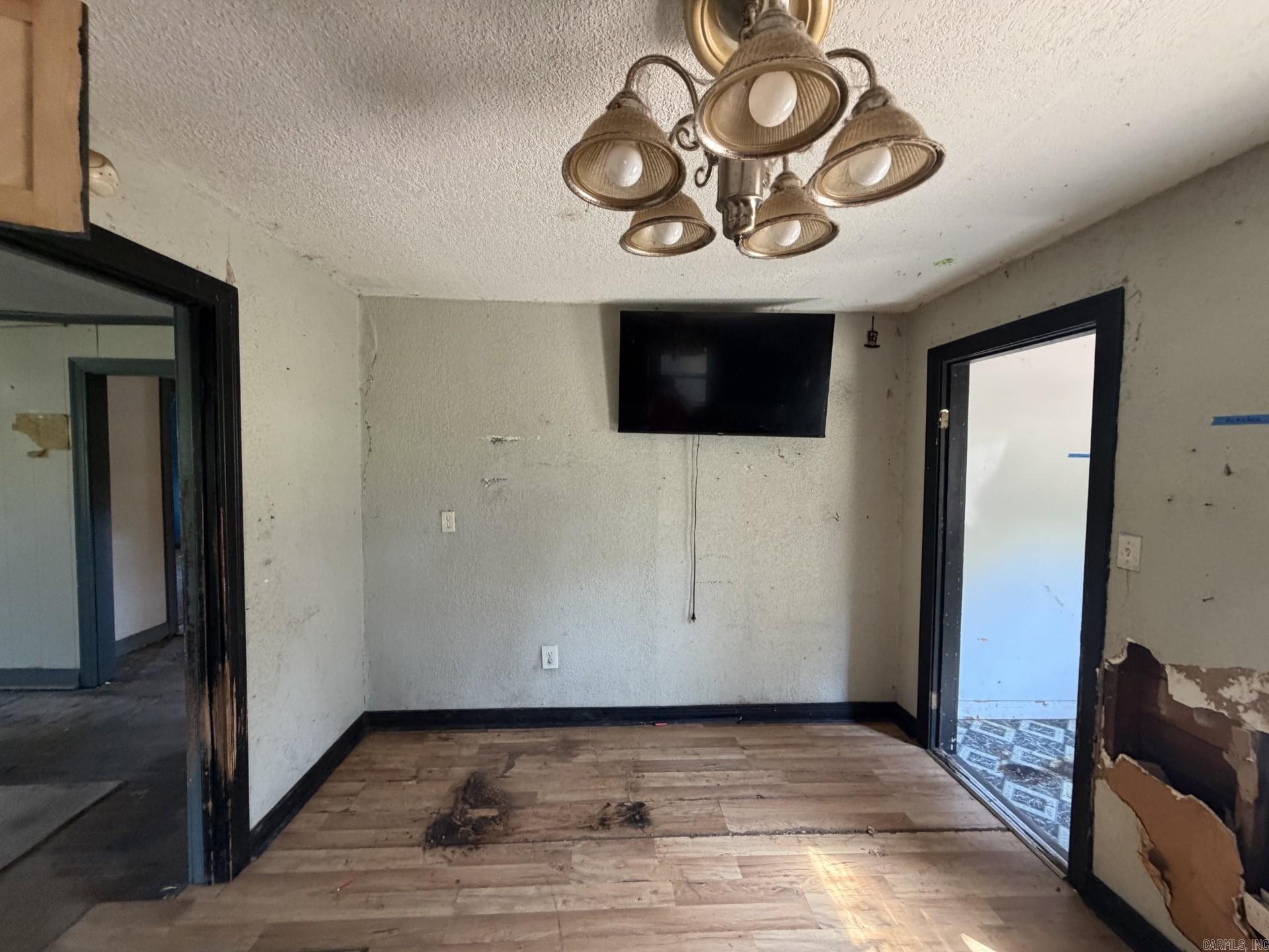 903 Owen Street Property Photo 16