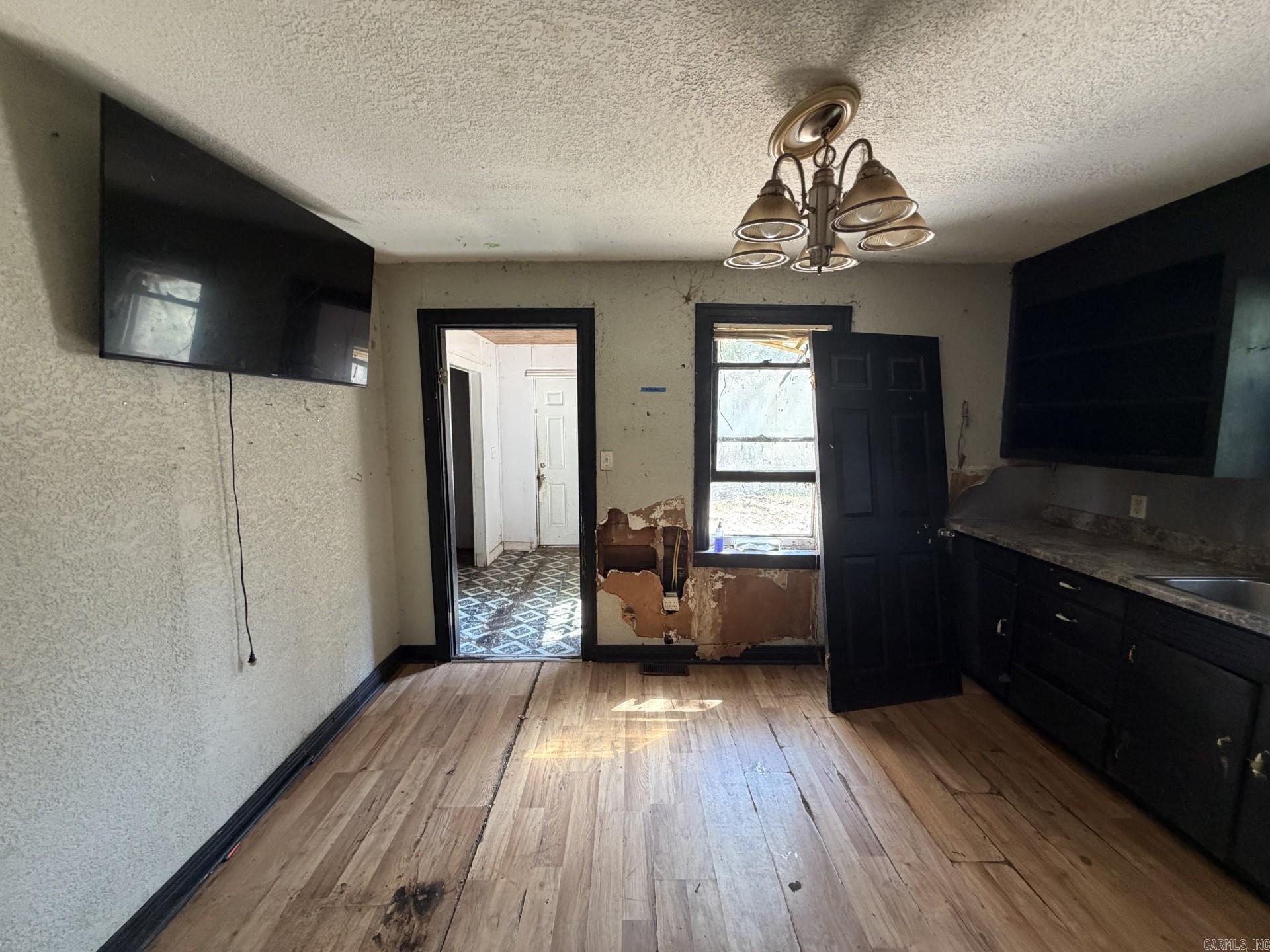 903 Owen Street Property Photo 17