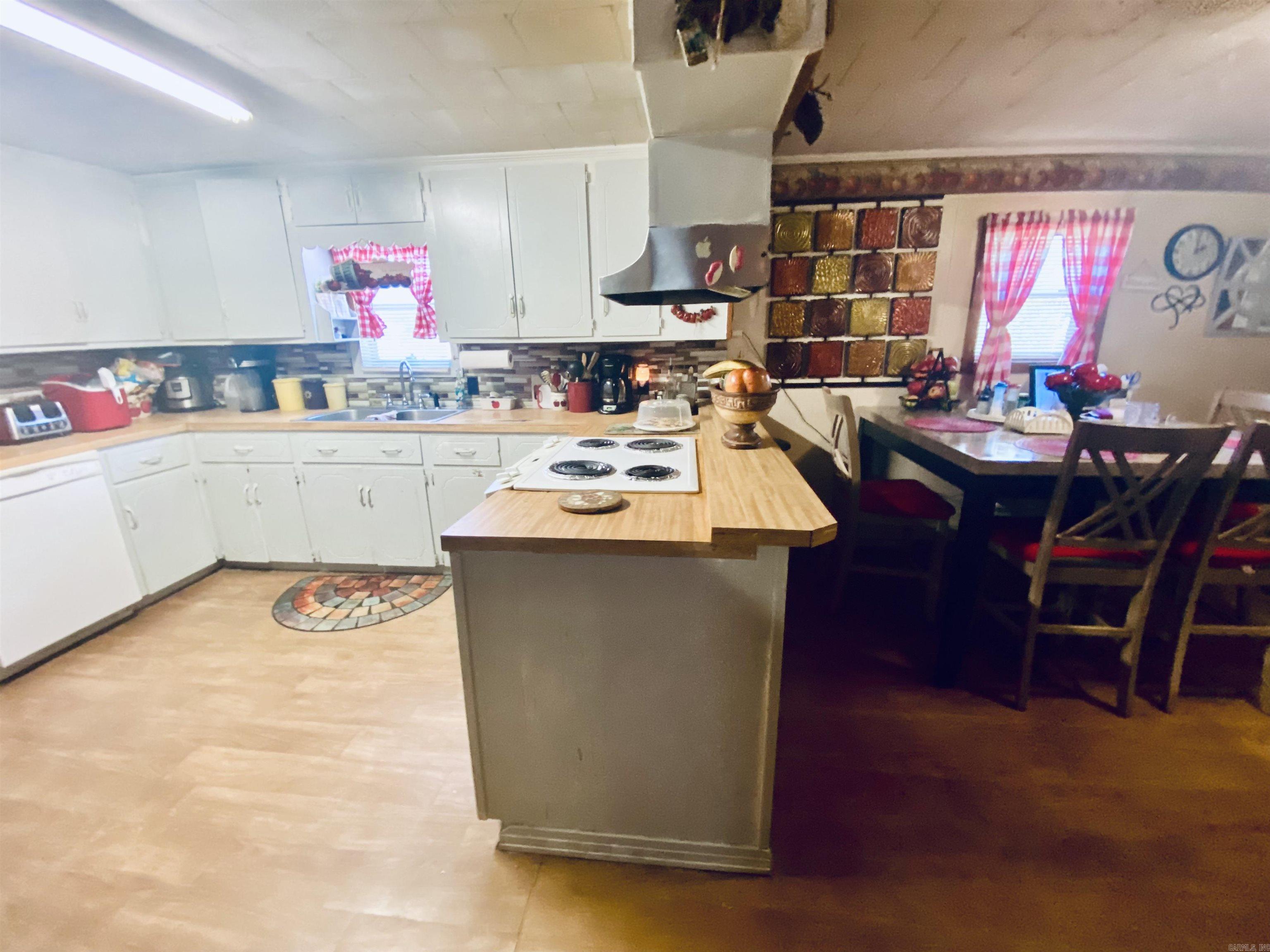 10 Launius Property Photo 9