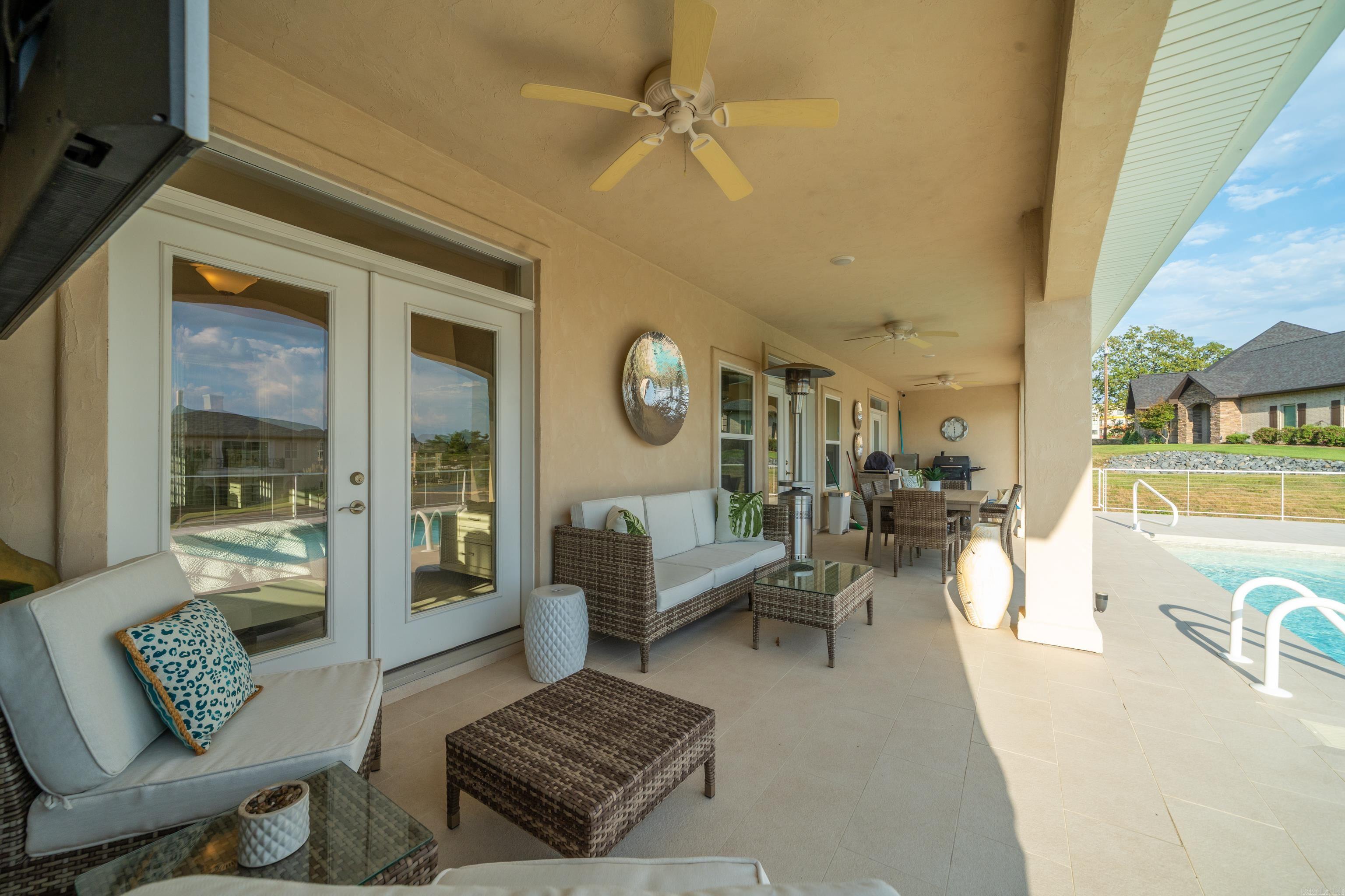 209 Peters Point Property Photo 9